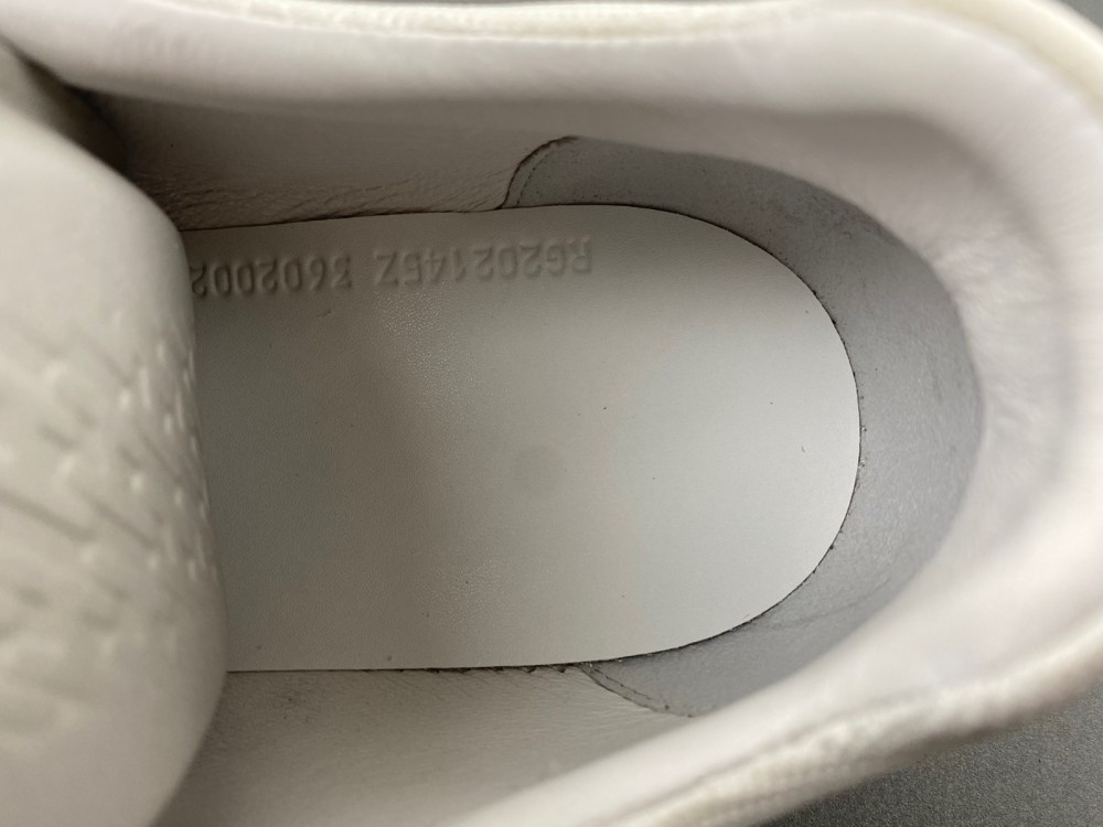 ua H**me5 bouncing sneaker