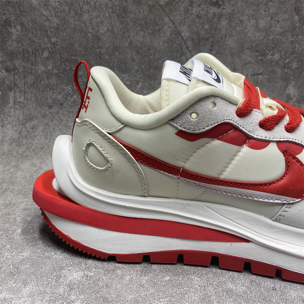 NIKE VAPORWAFFLE SACAI SAIL