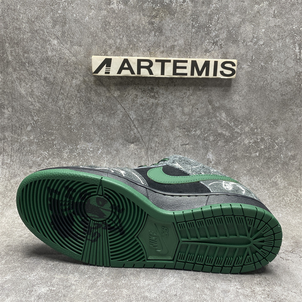 UA Nike SB Dunk Low There Skateboards