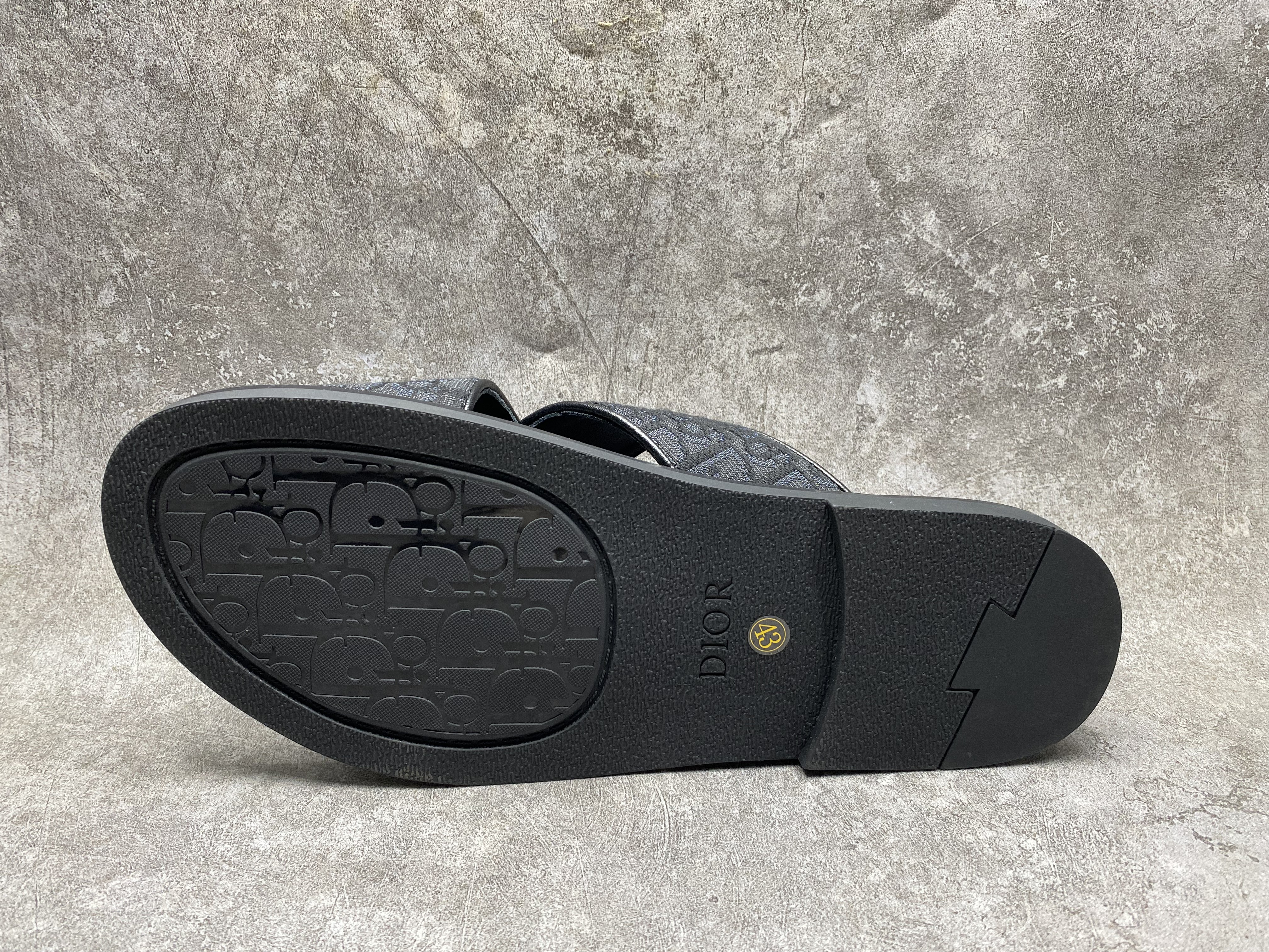 ua D*or alias sandal