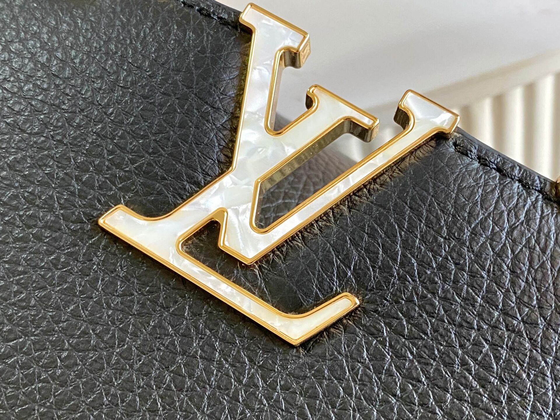 LV Capucines Medium M23263 30x20x11cm