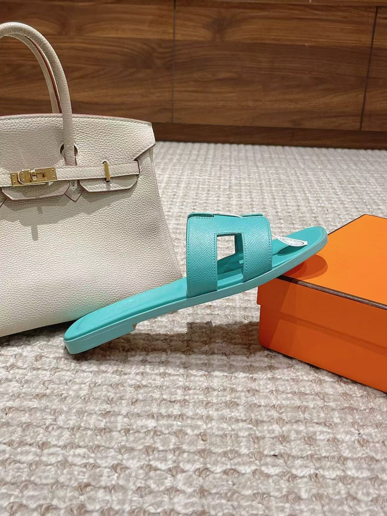 ua H**me5 oran sandal