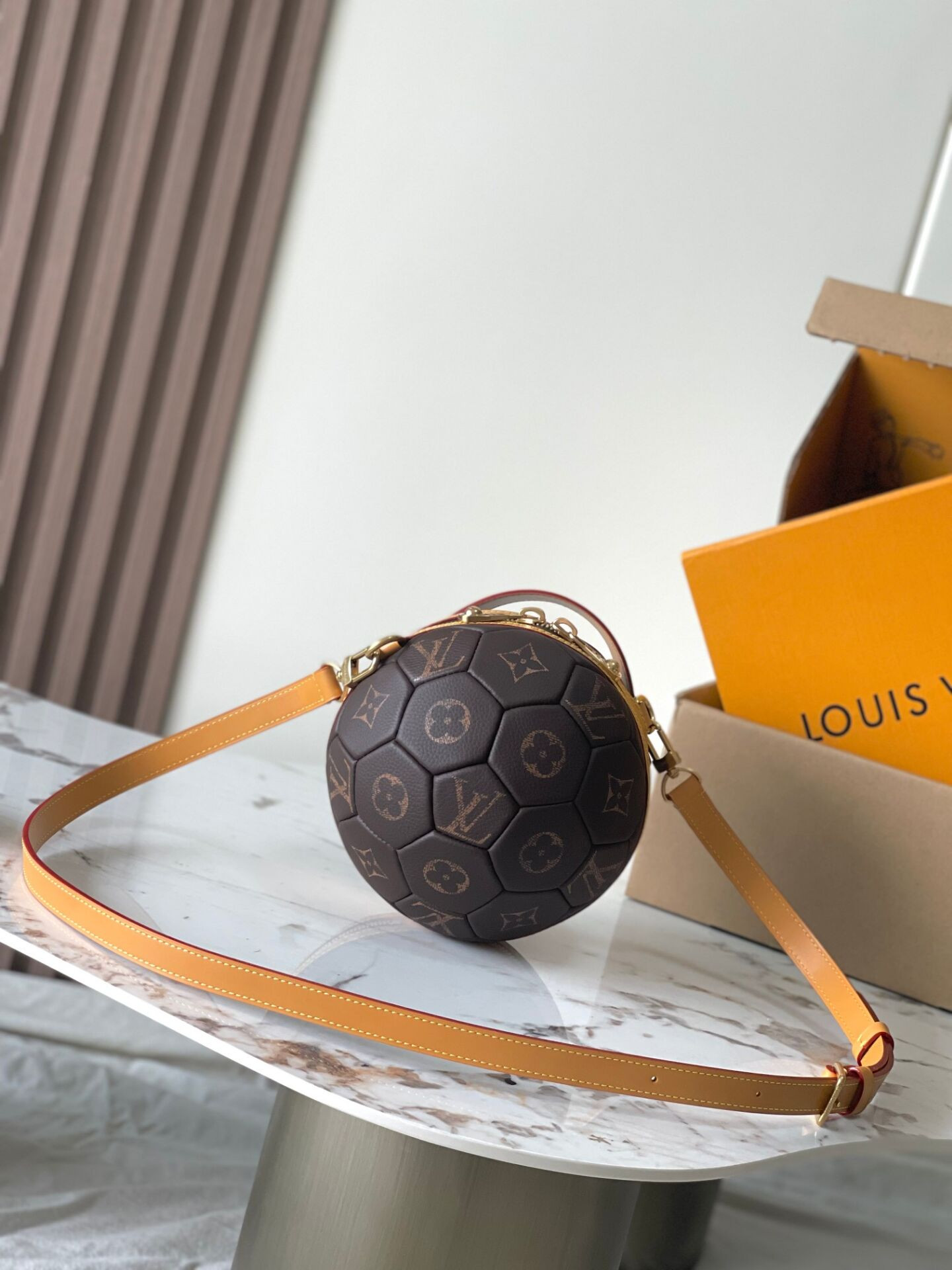 LV Soccer Ball Bag M13894 19x19x19cm