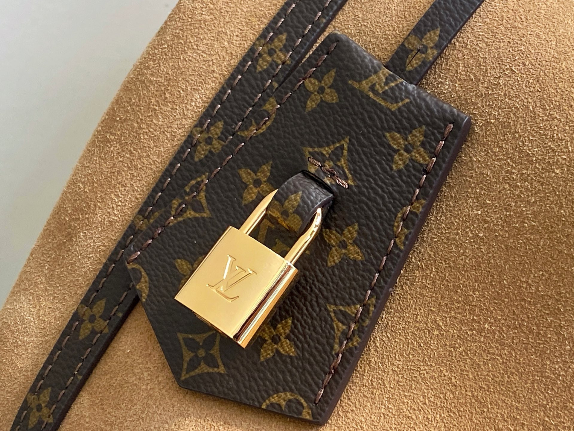 LV Express MM M26358 36x24x18.5cm