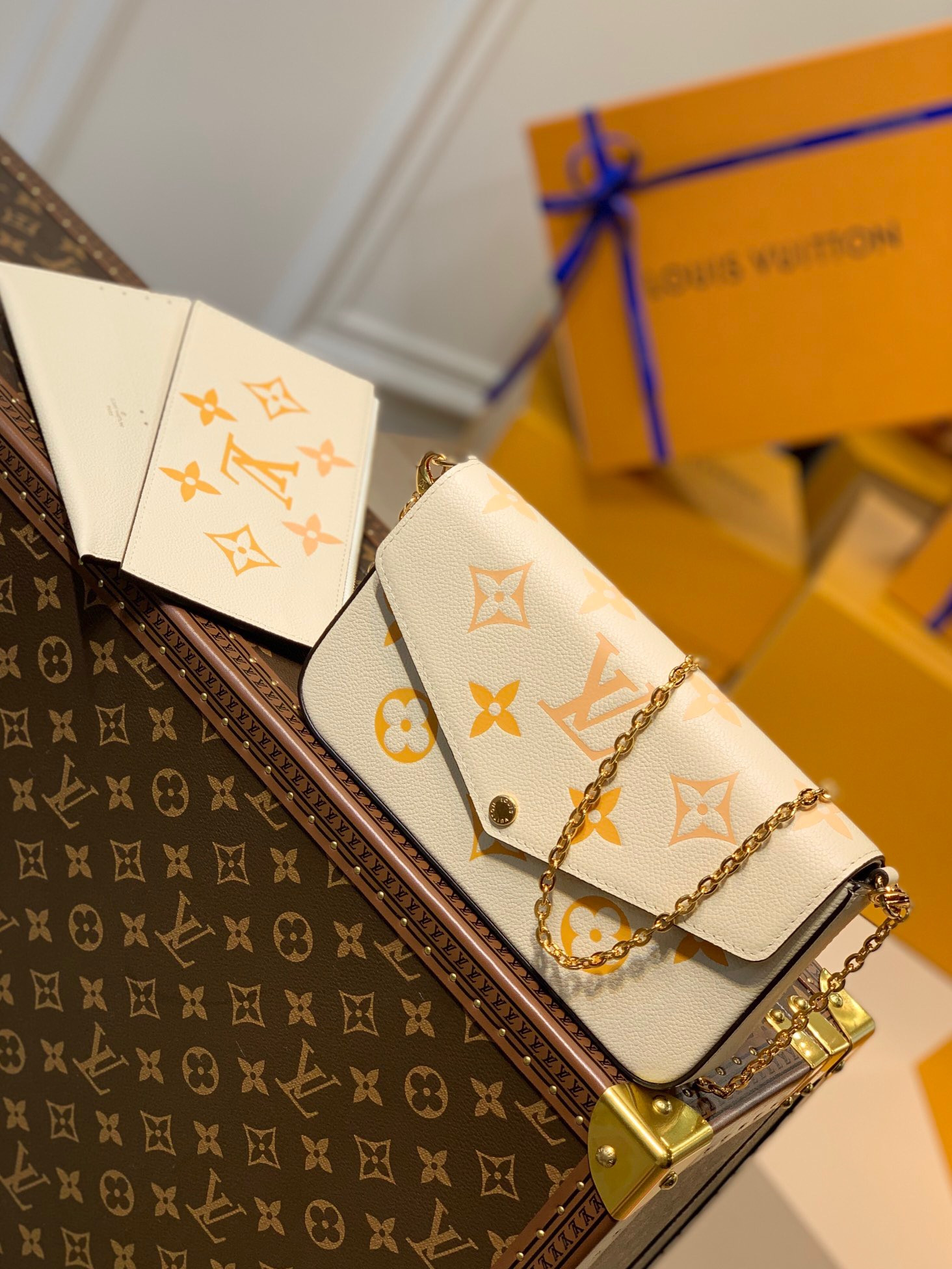 LV Félicie Pochette M80498