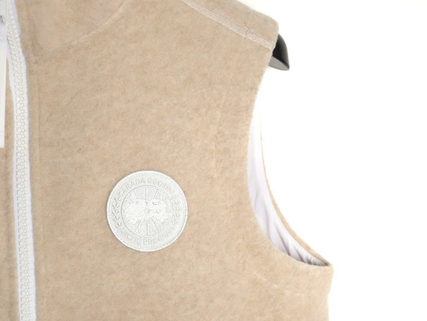 Can*a Go*e lambskin vest