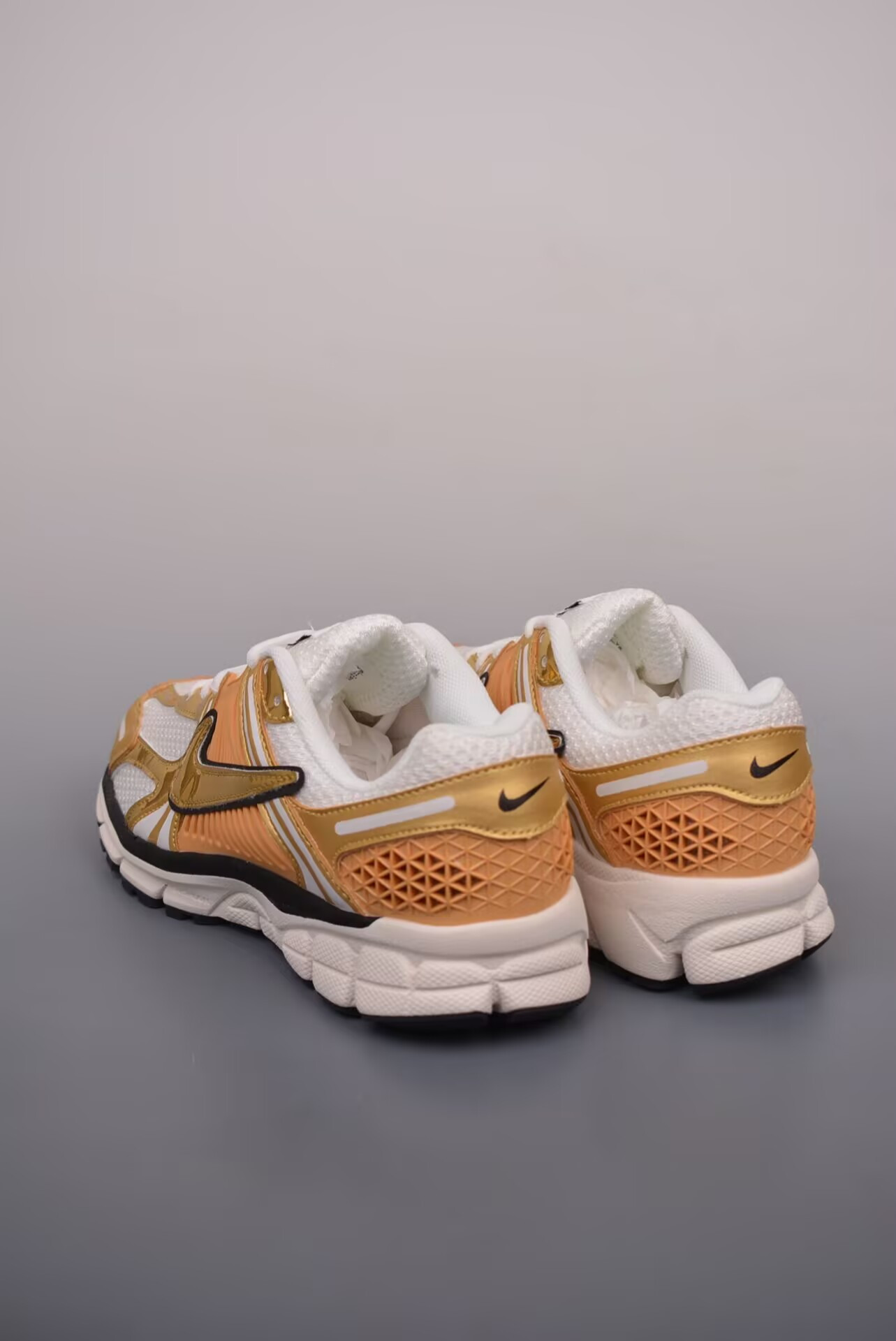 UA Nike Zoom Vomero 5