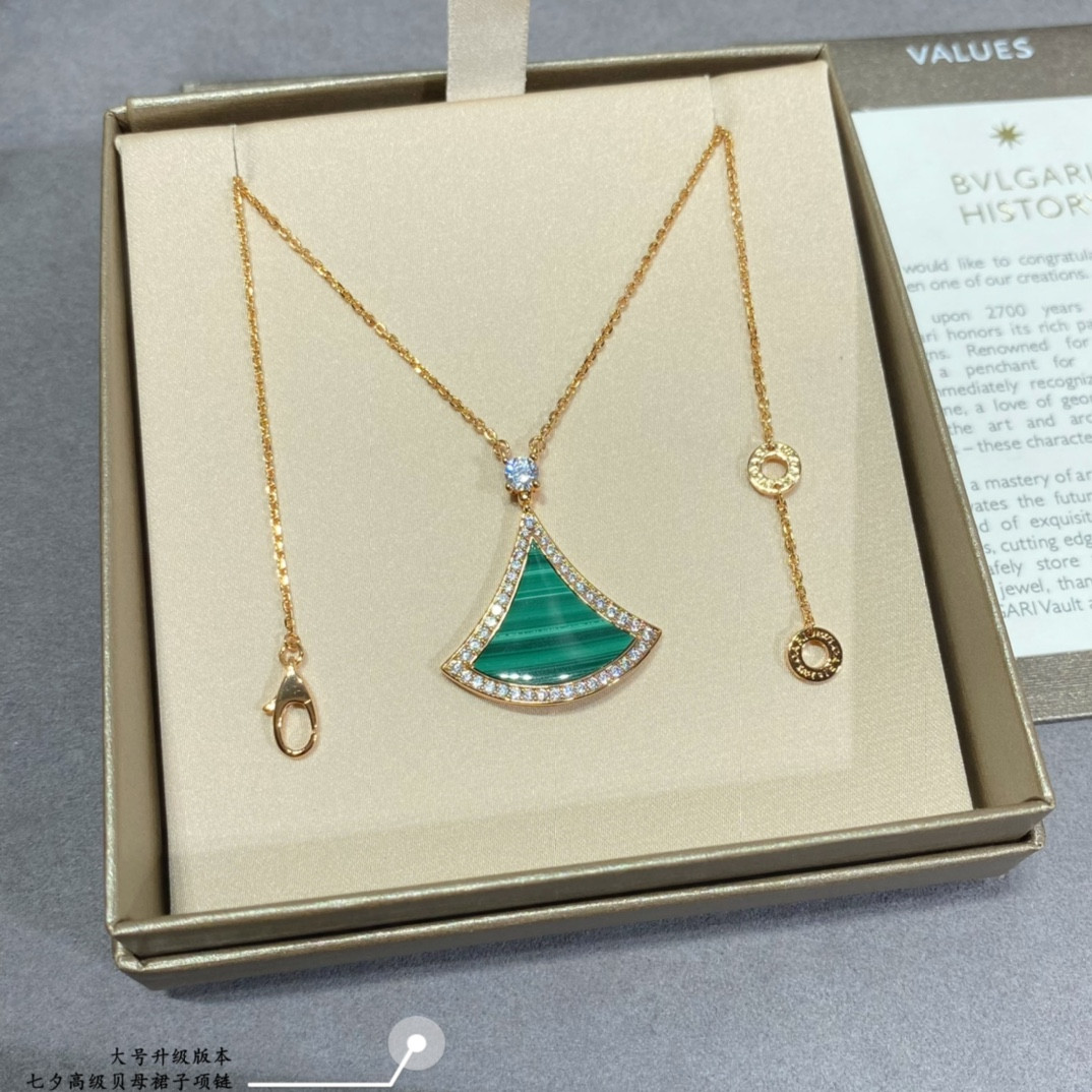 B*l*ai large luxury mother-of-pearl scalloped skirt necklace