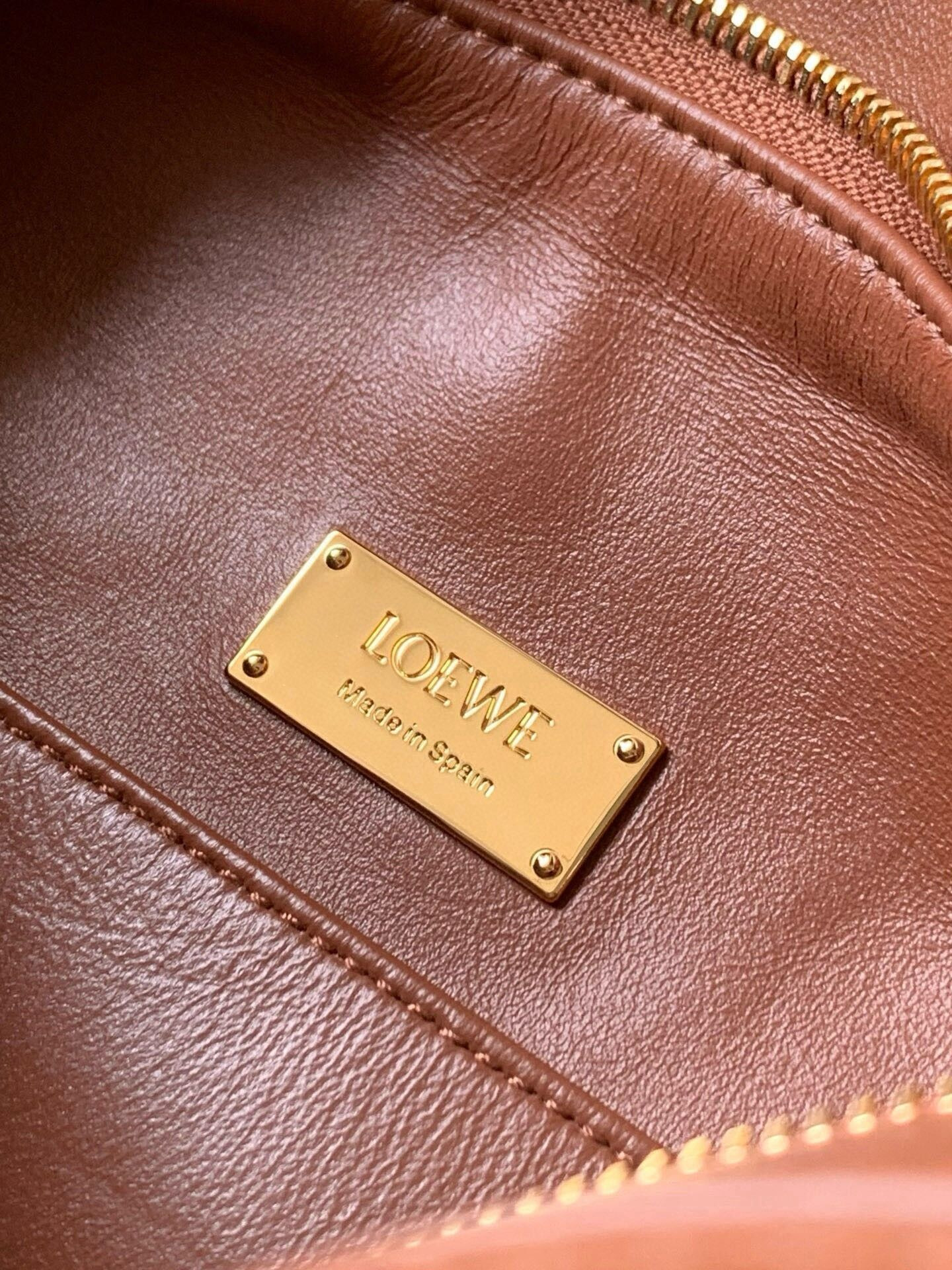 L0ew* small featherlight puzzle bag in nappa lambskin 16.5x24x10.5cm