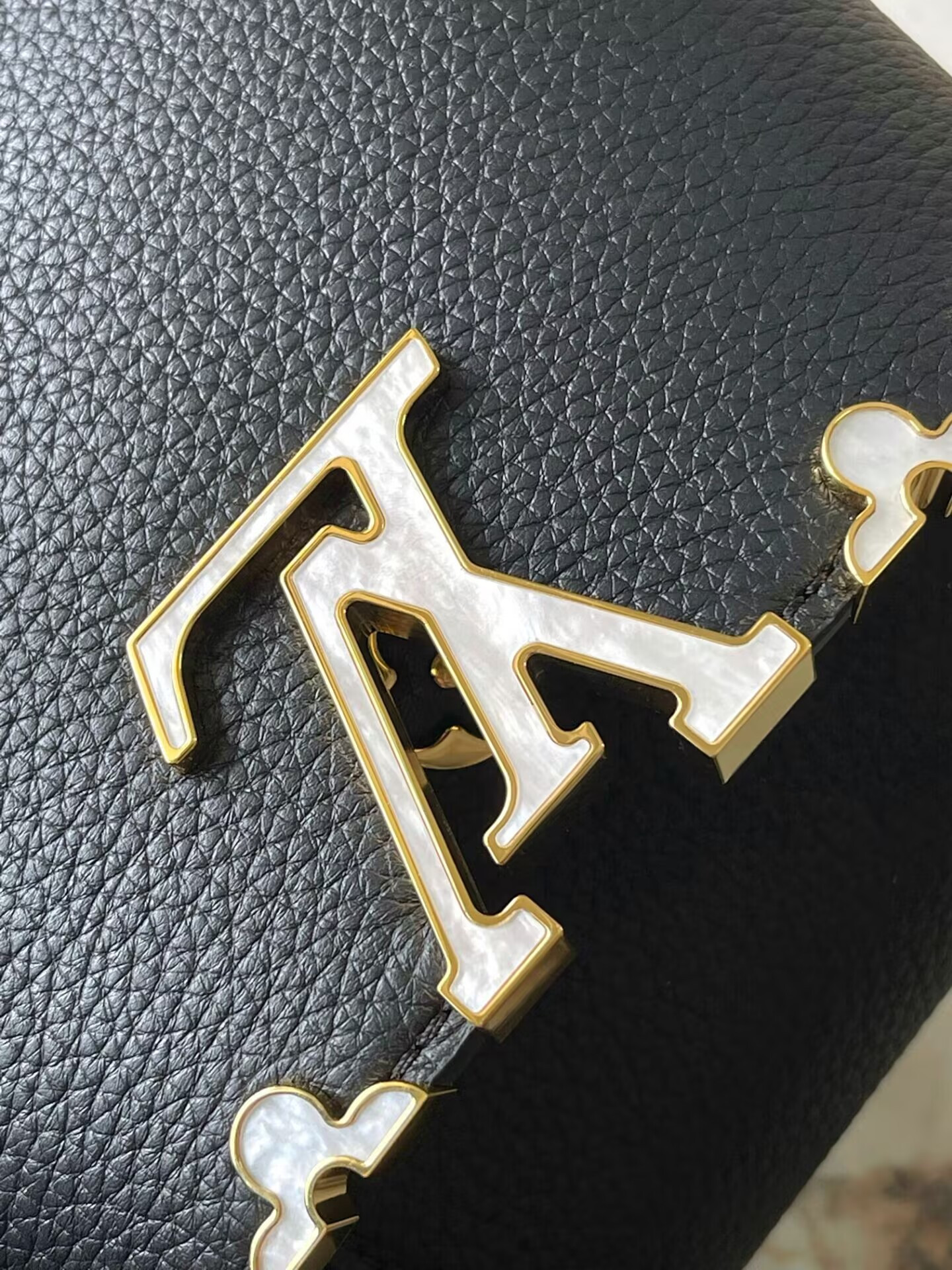 LV Capucines Mini M11342 21x14x8cm