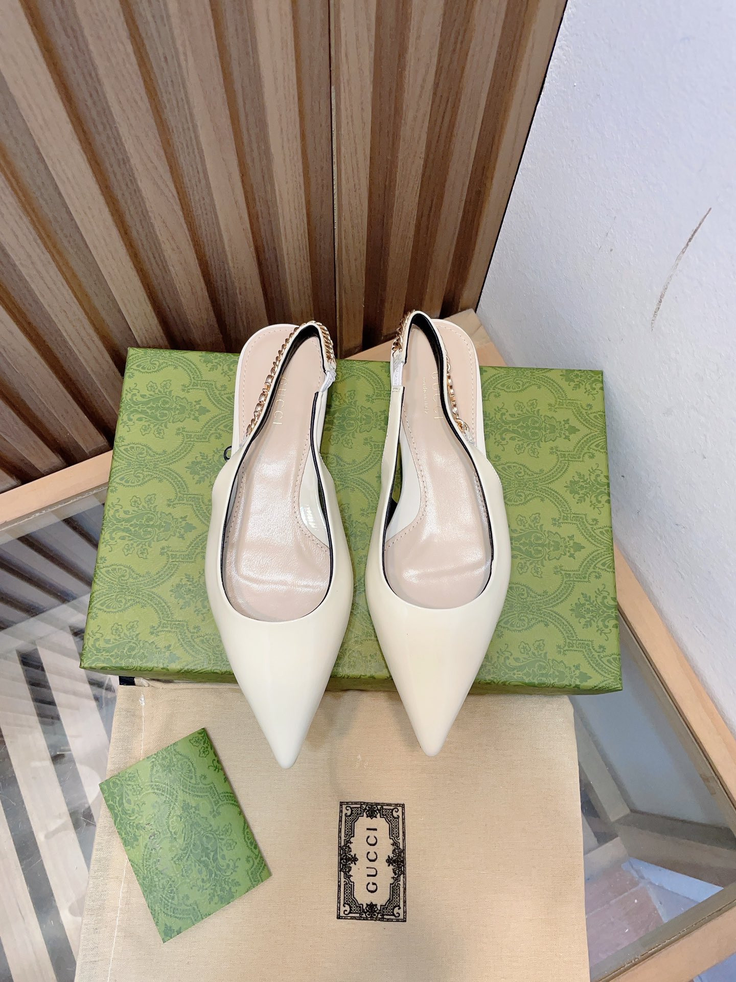 G*u*i signoria slingback pump flat shoes