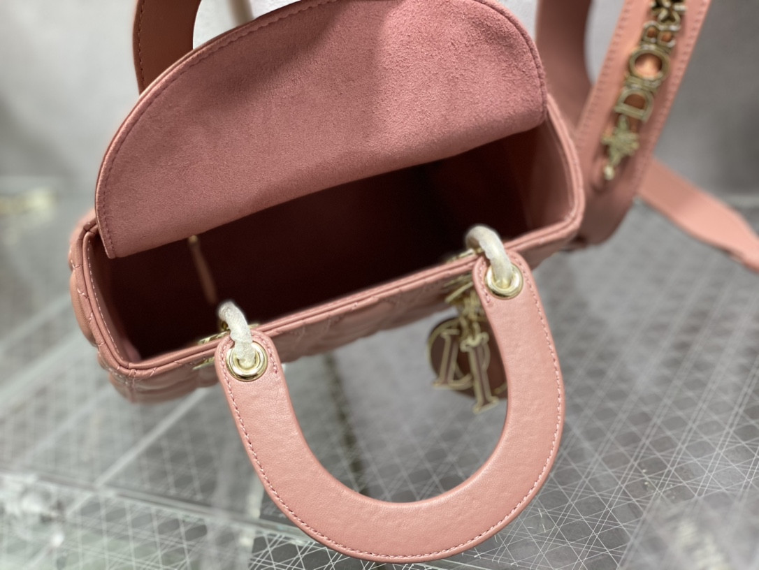 small lady D*oramour my abcD*or bag 8 x 6.5 x 3 inches