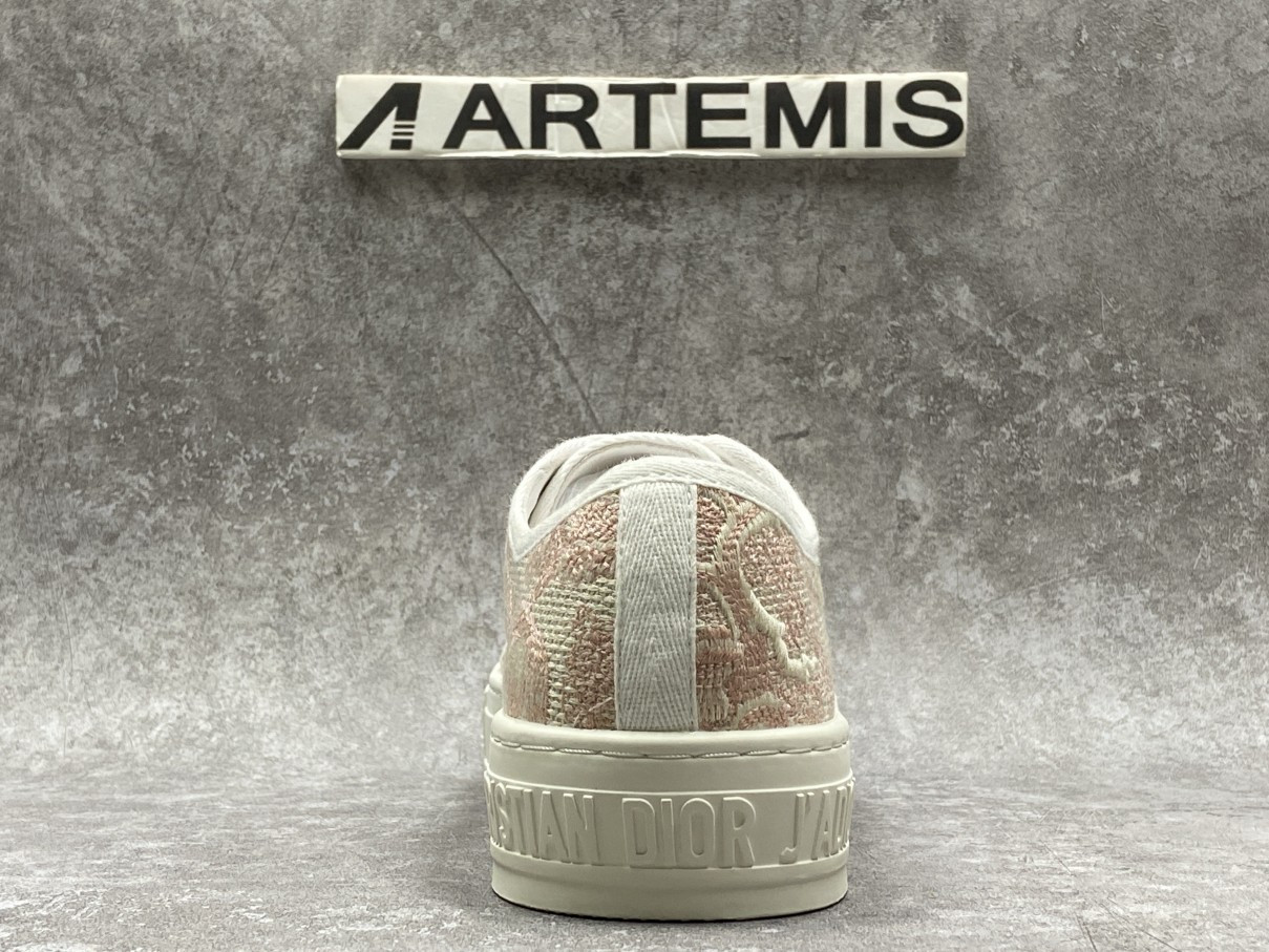 D*or walk n D*or patch embroidery pink