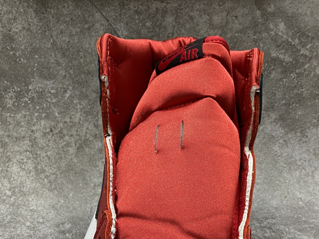 Air Jordan 1 Retro High Satin Snake Chicago