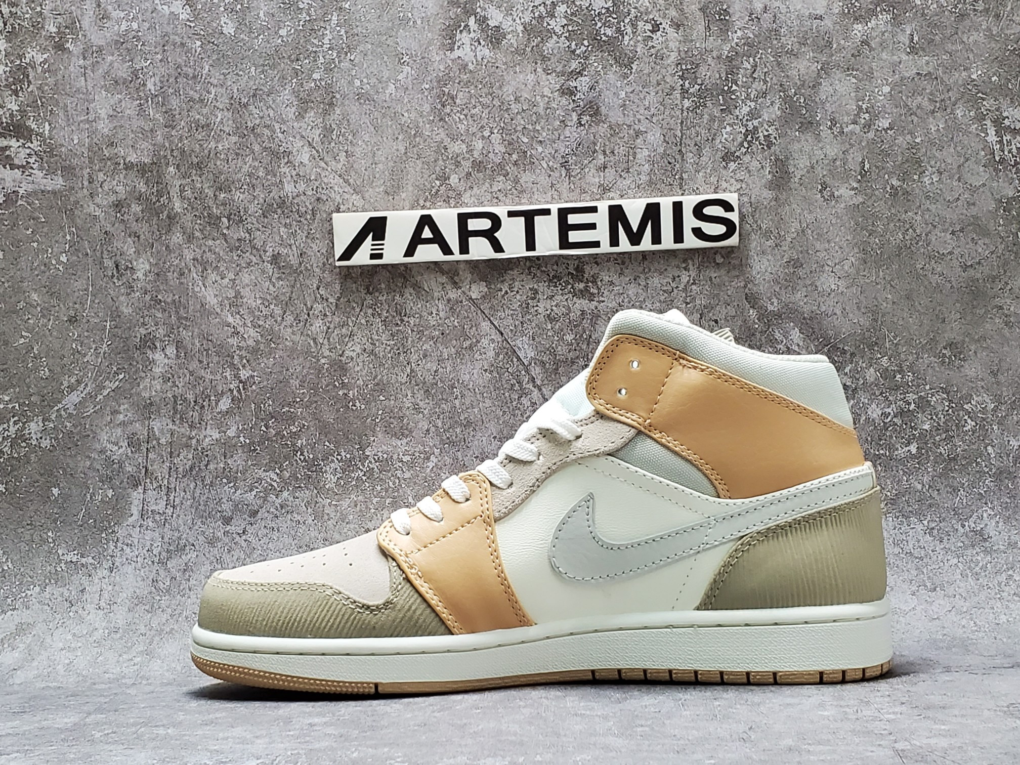 Air Jordan 1 Mid Milan