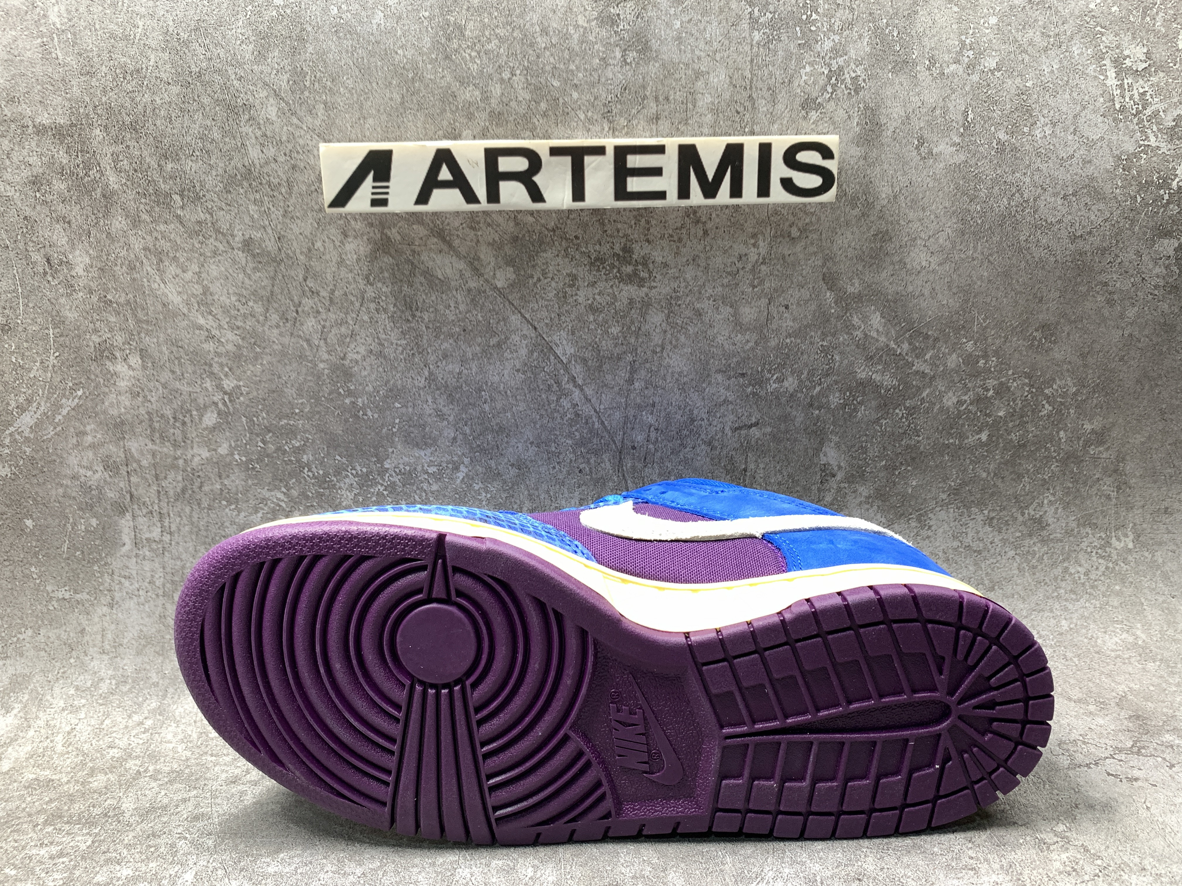 Nike Dunk Low UNDEFEATED Dunk vs. AF1