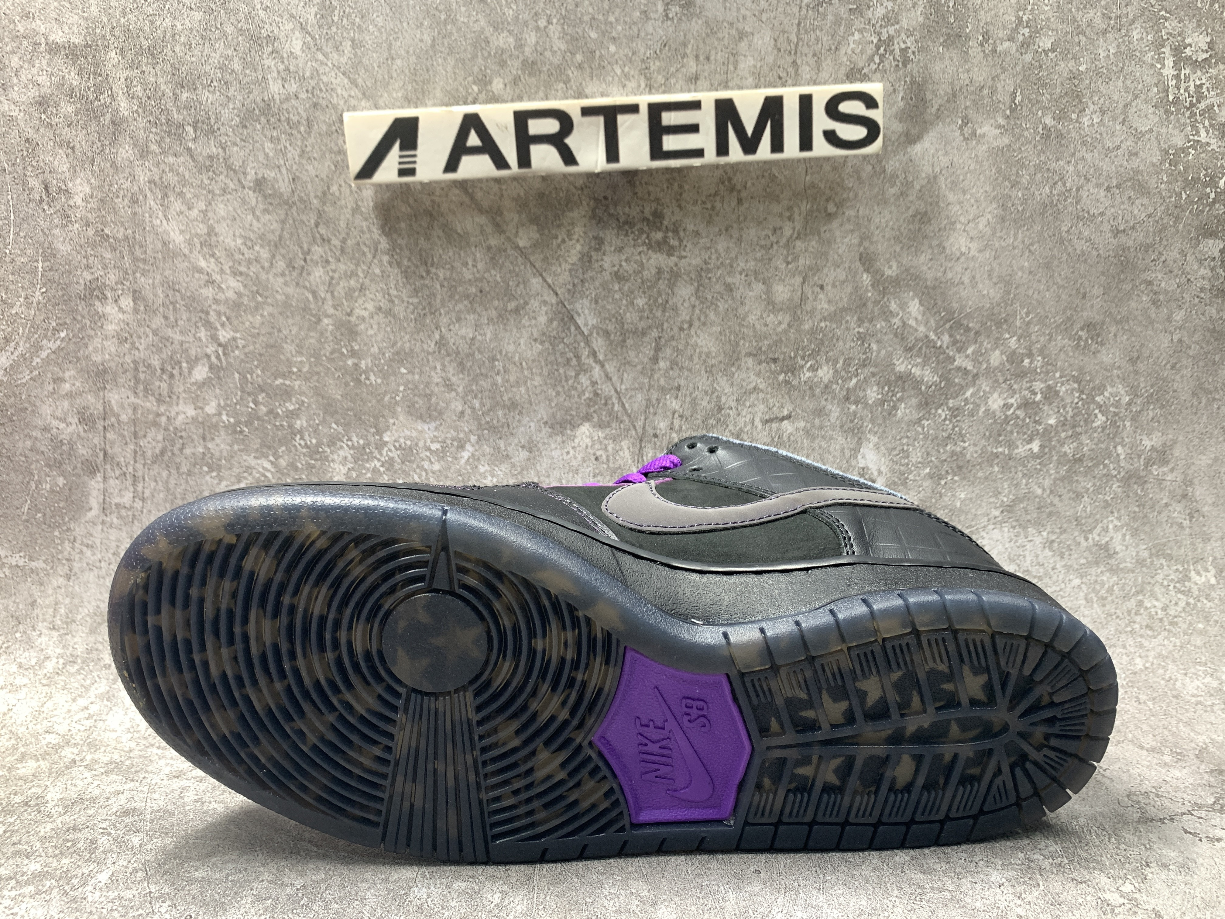 Familia x Nike SB Dunk Low First Avenue