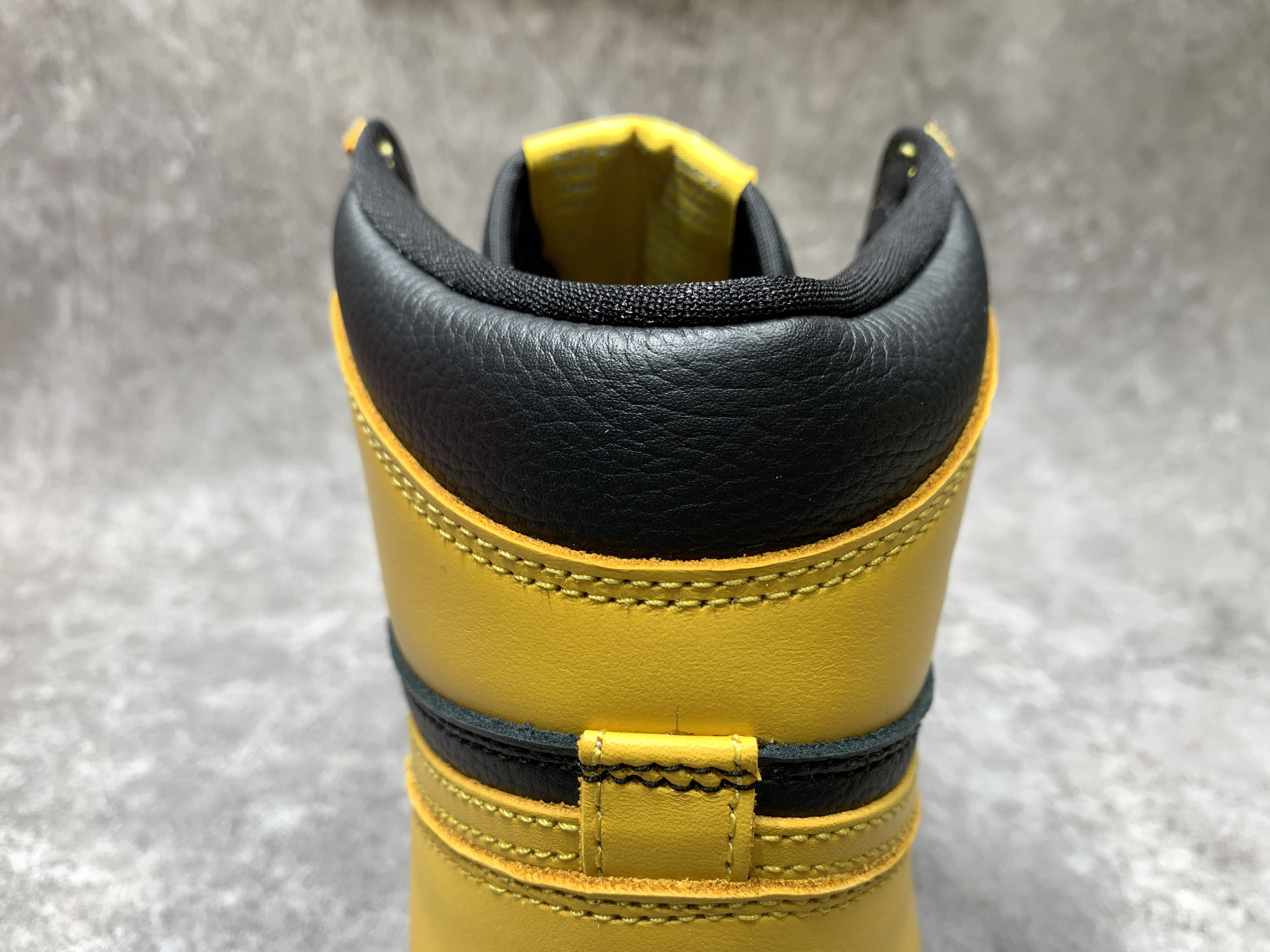 Air Jordan 1 High Retro OG Pollen