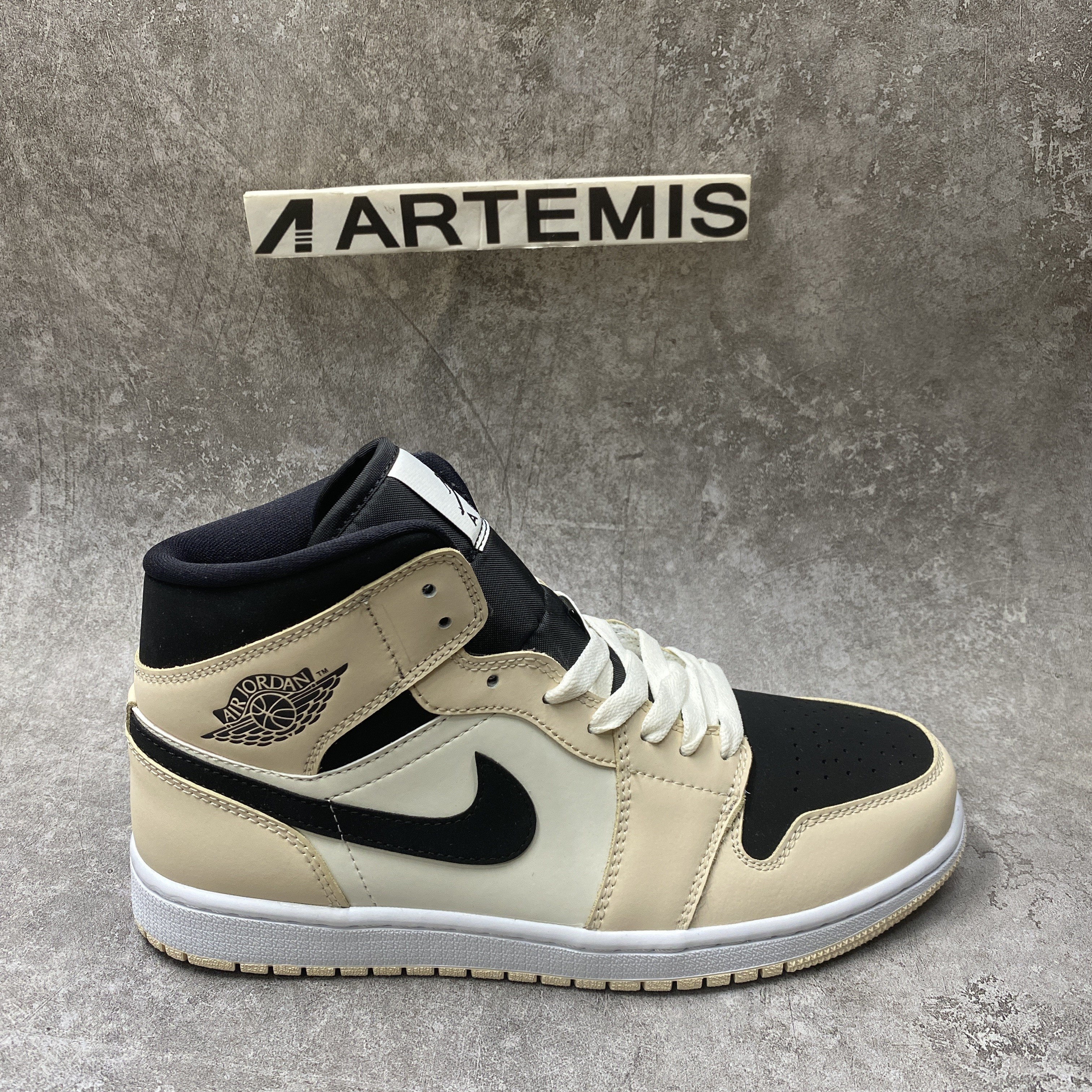 Air Jordan 1 Mid Barely Orange Light Viole