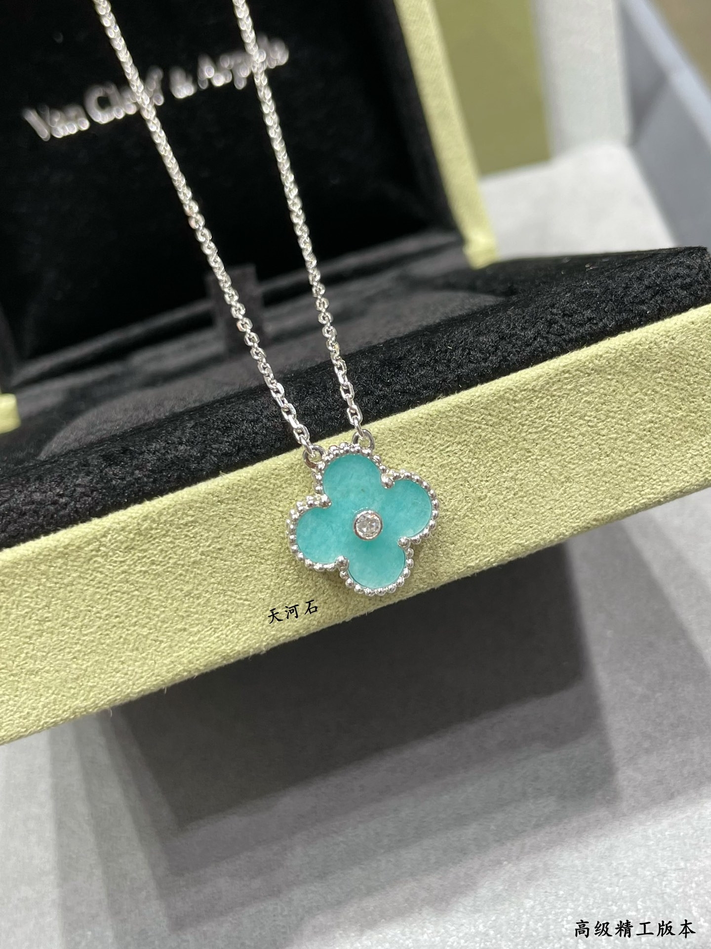 V*N CL*F & arpels medium classic four leaf clover necklace diameter approx 1.5cm chain length approx 40+5cm