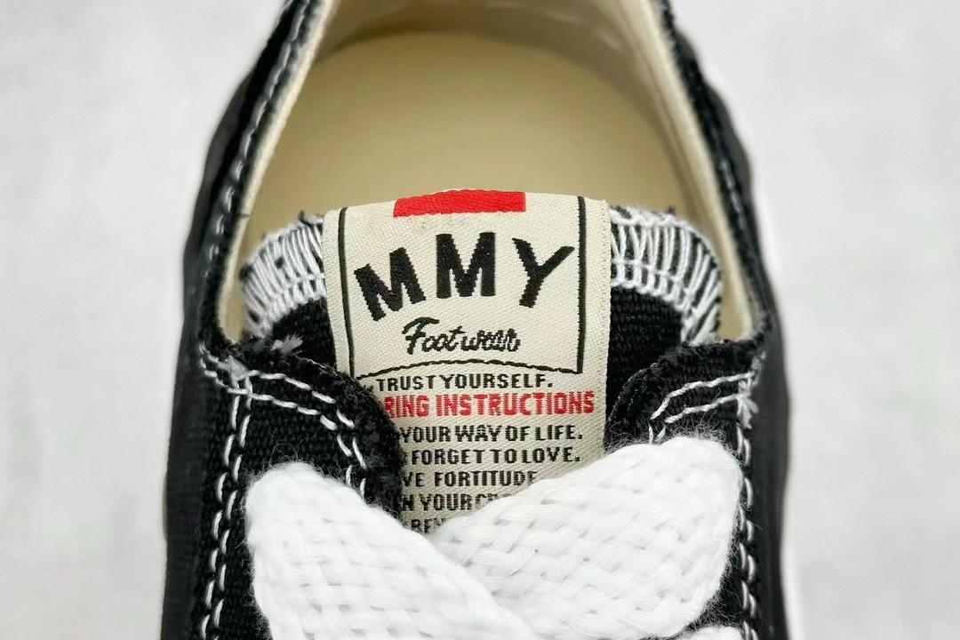 ua Ma*s*n mihara yasuhiro peterson low canvas black