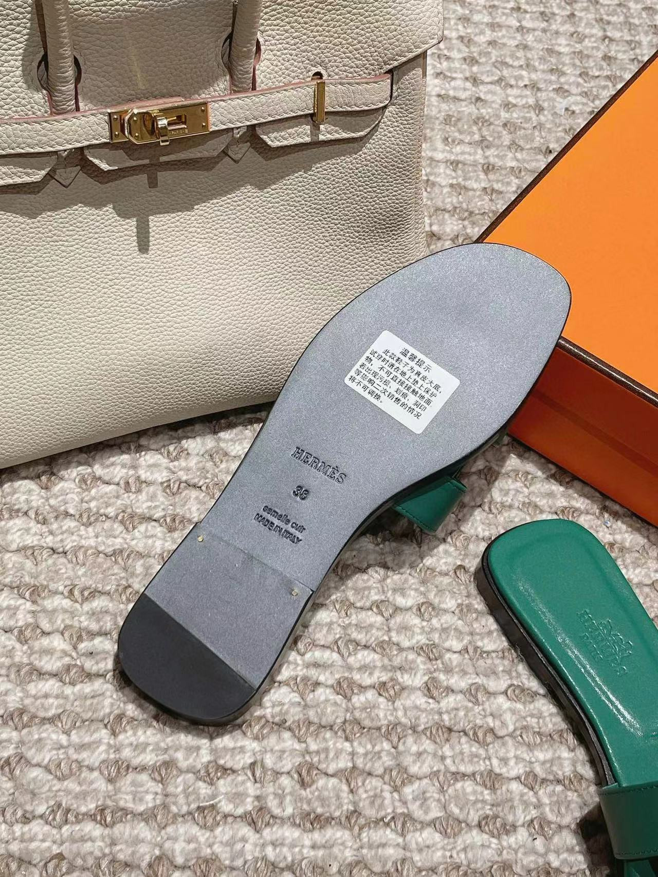 ua H**me5 oran sandal