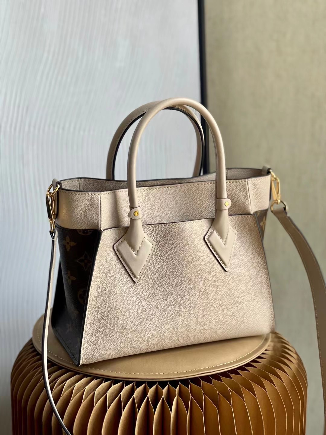 LV ON MY SIDE PM M57729