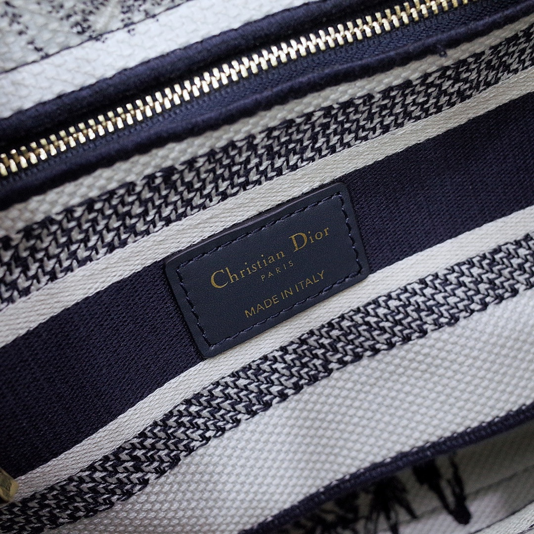 medium D*or lady d-lite bag  24 x 20 x 11 cm