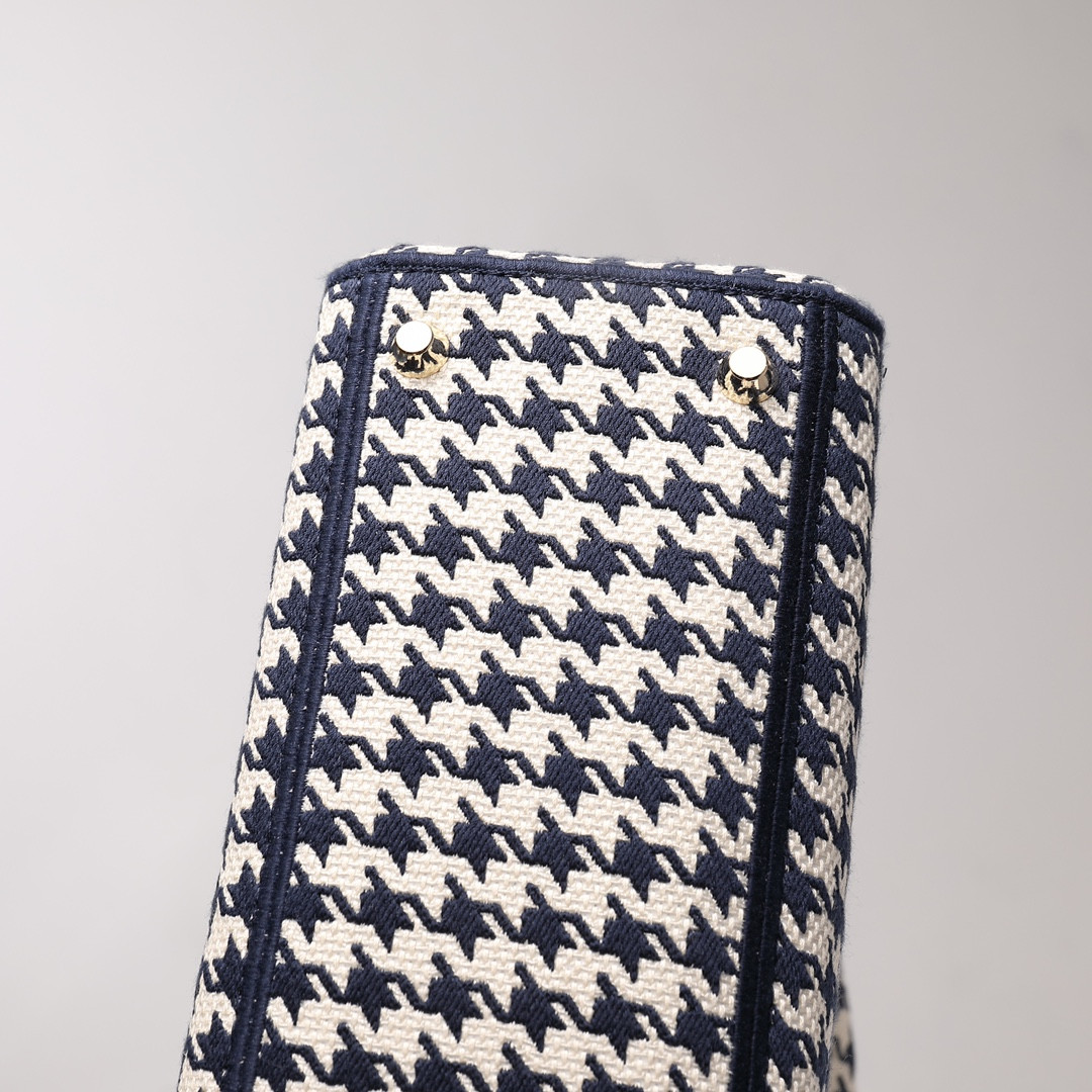 medium D*or lady d-lite bag  24 x 20 x 11 cm