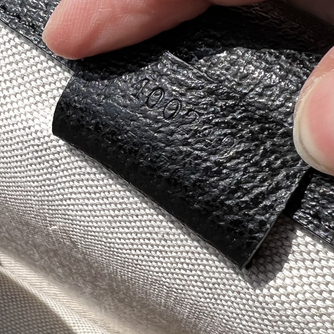 G*u*i dionysus small shoulder bag 11"wx7"hx3.5"d