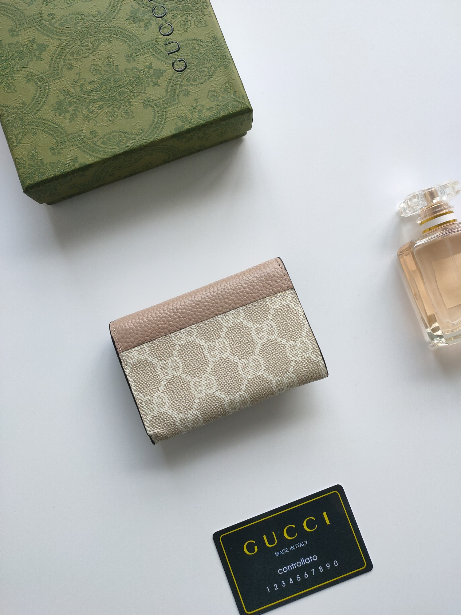 G*u*i gg  card case wallet