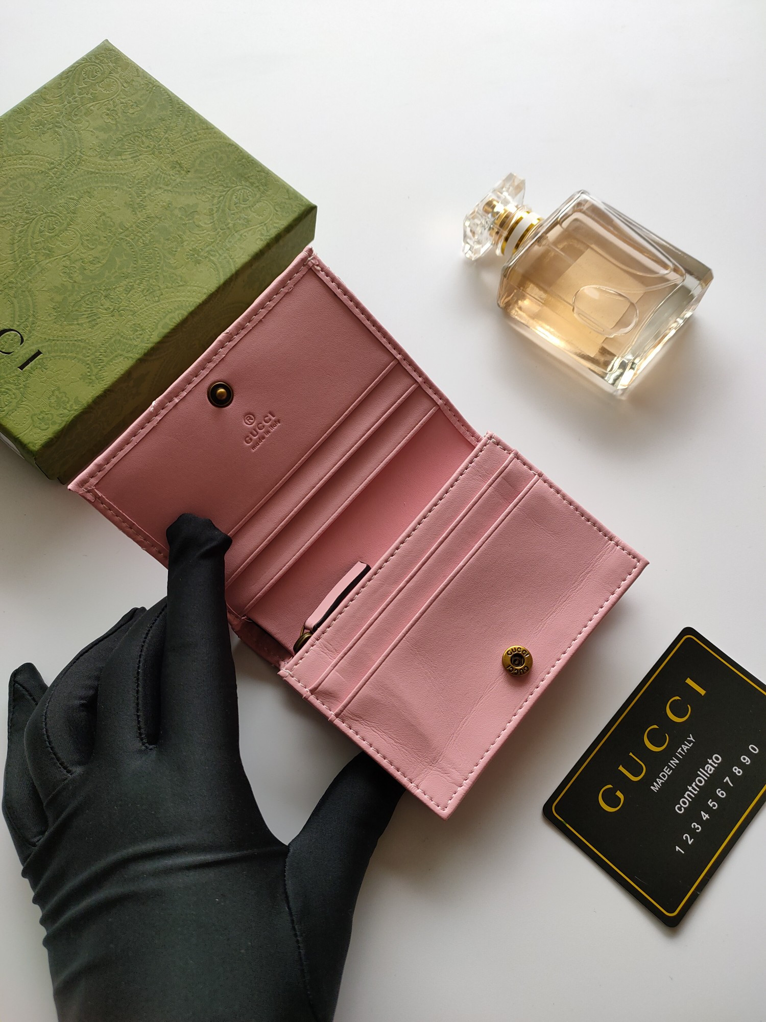 G*u*i gg  card case wallet