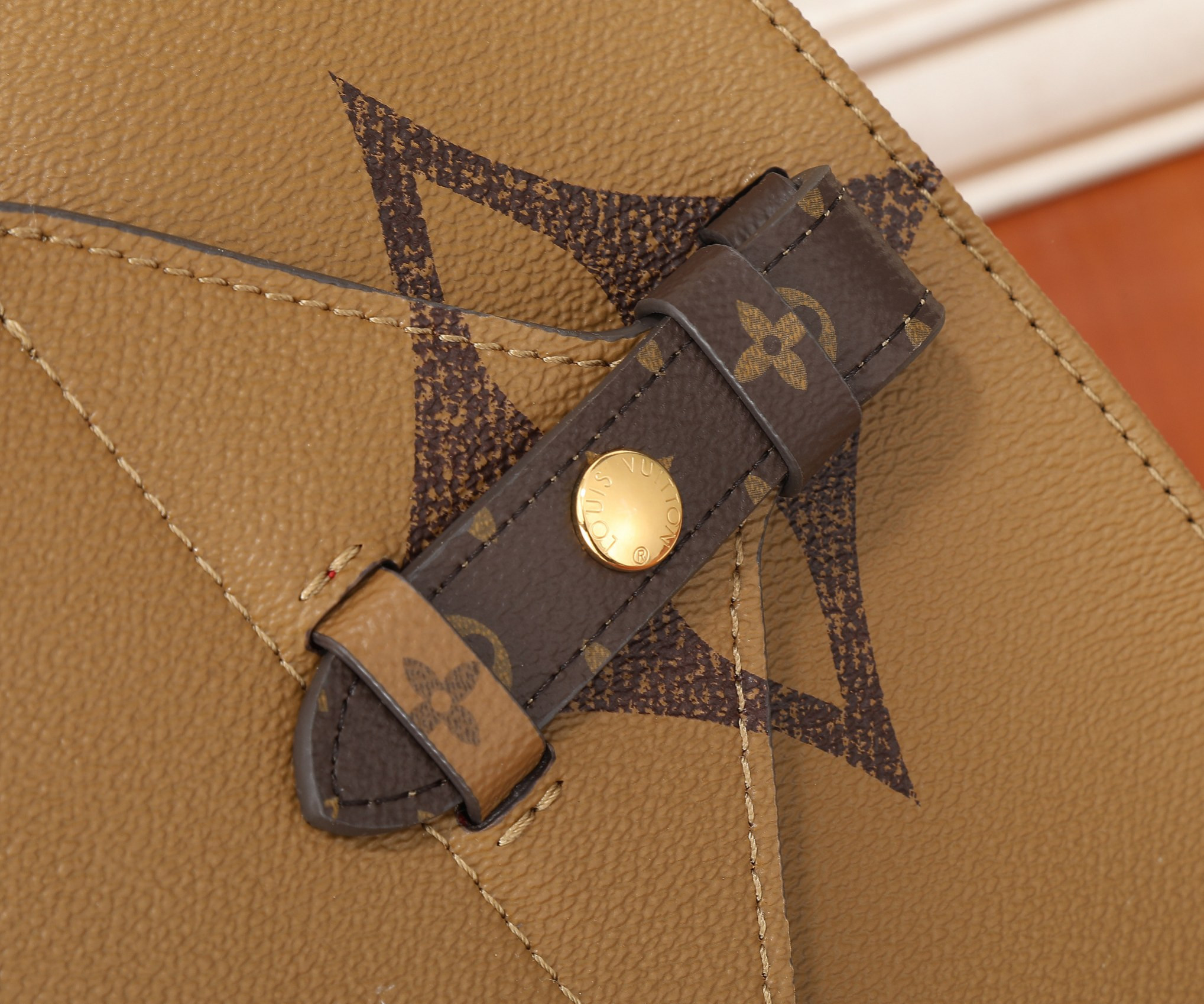 LV OnTheGo Voyage  M46823 16.9 x 13 x 7.3 inches