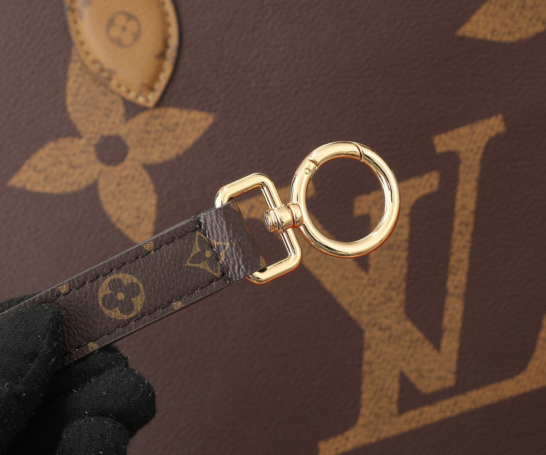 LV OnTheGo Voyage  M46823 16.9 x 13 x 7.3 inches