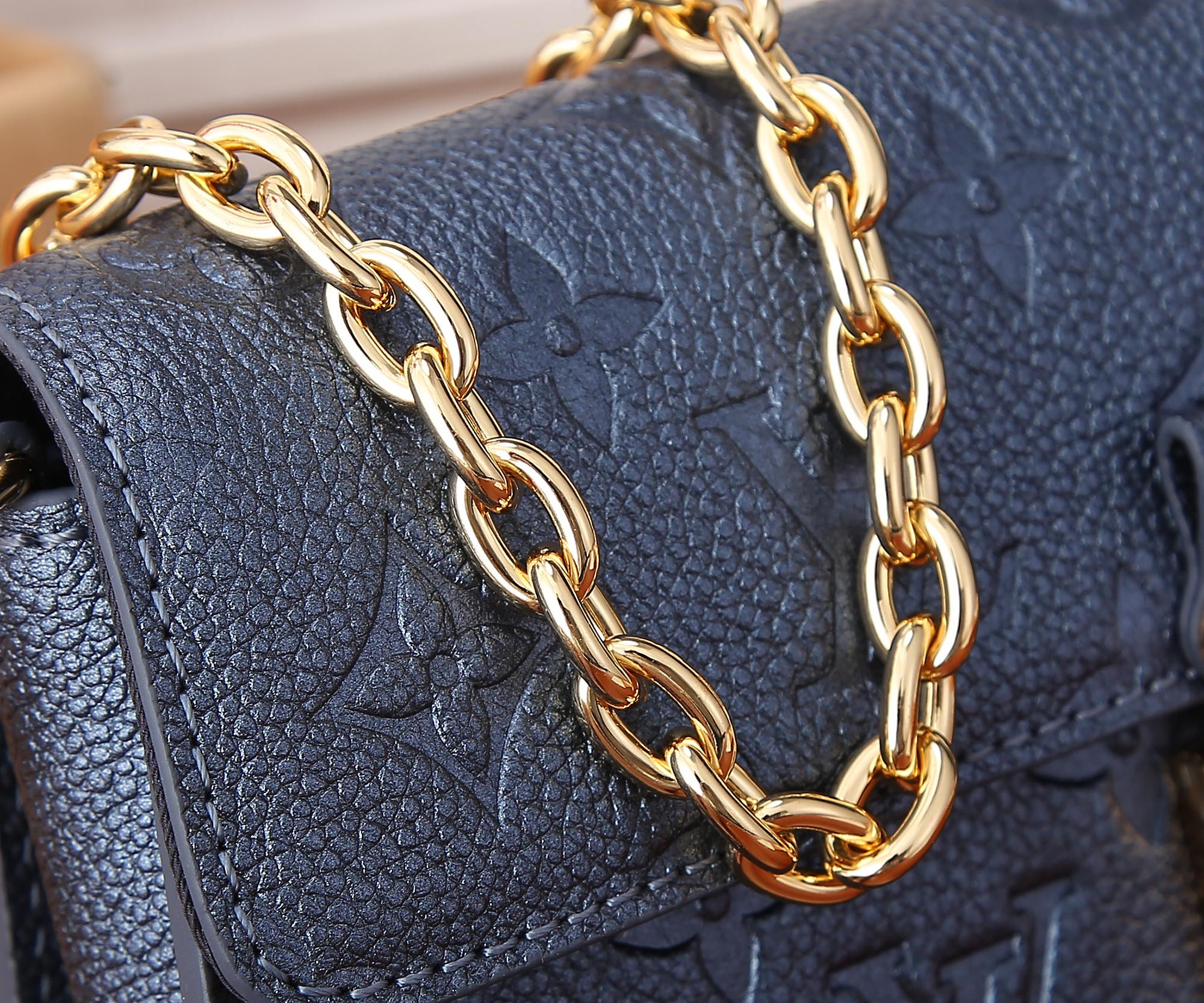 LV Wallet On Chain Métis   M82671    7.5 x 4.3 x 2.2 inches