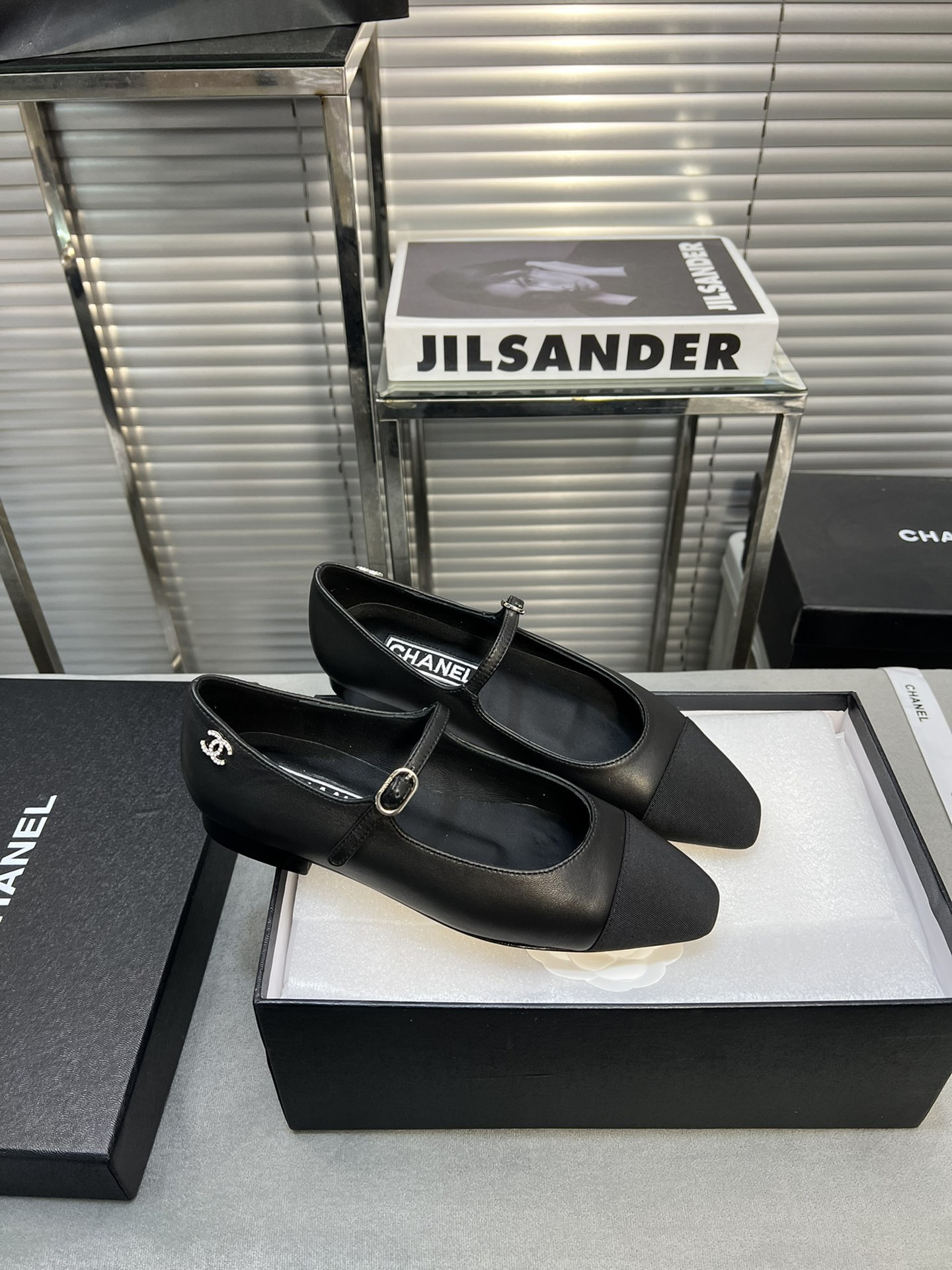 ua Ch*el mary janes  lambskin