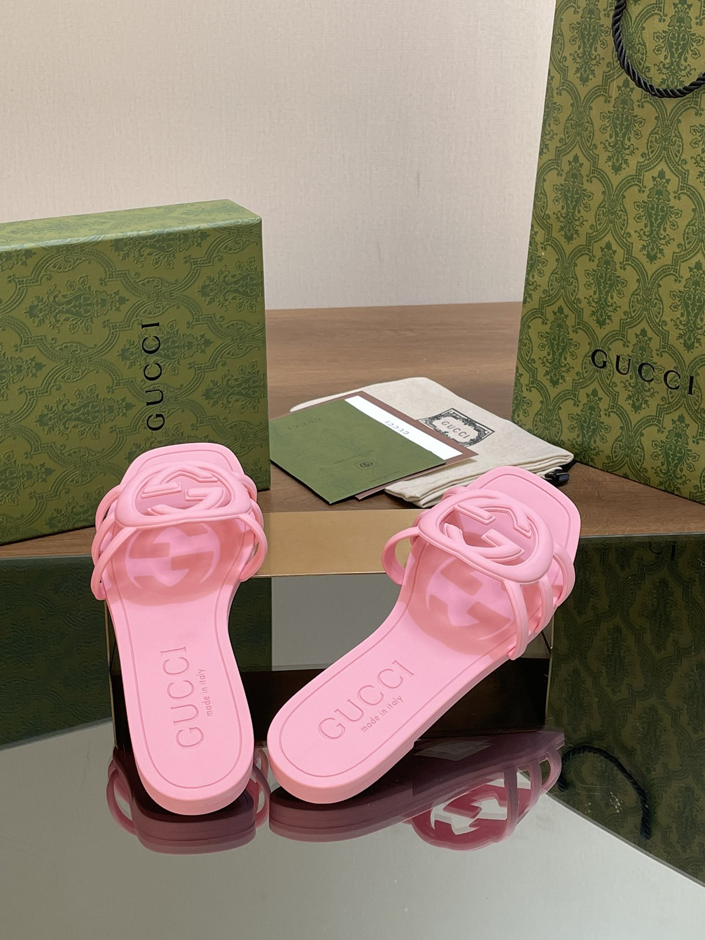 ua G*u*i interlocking g slide sandal pink