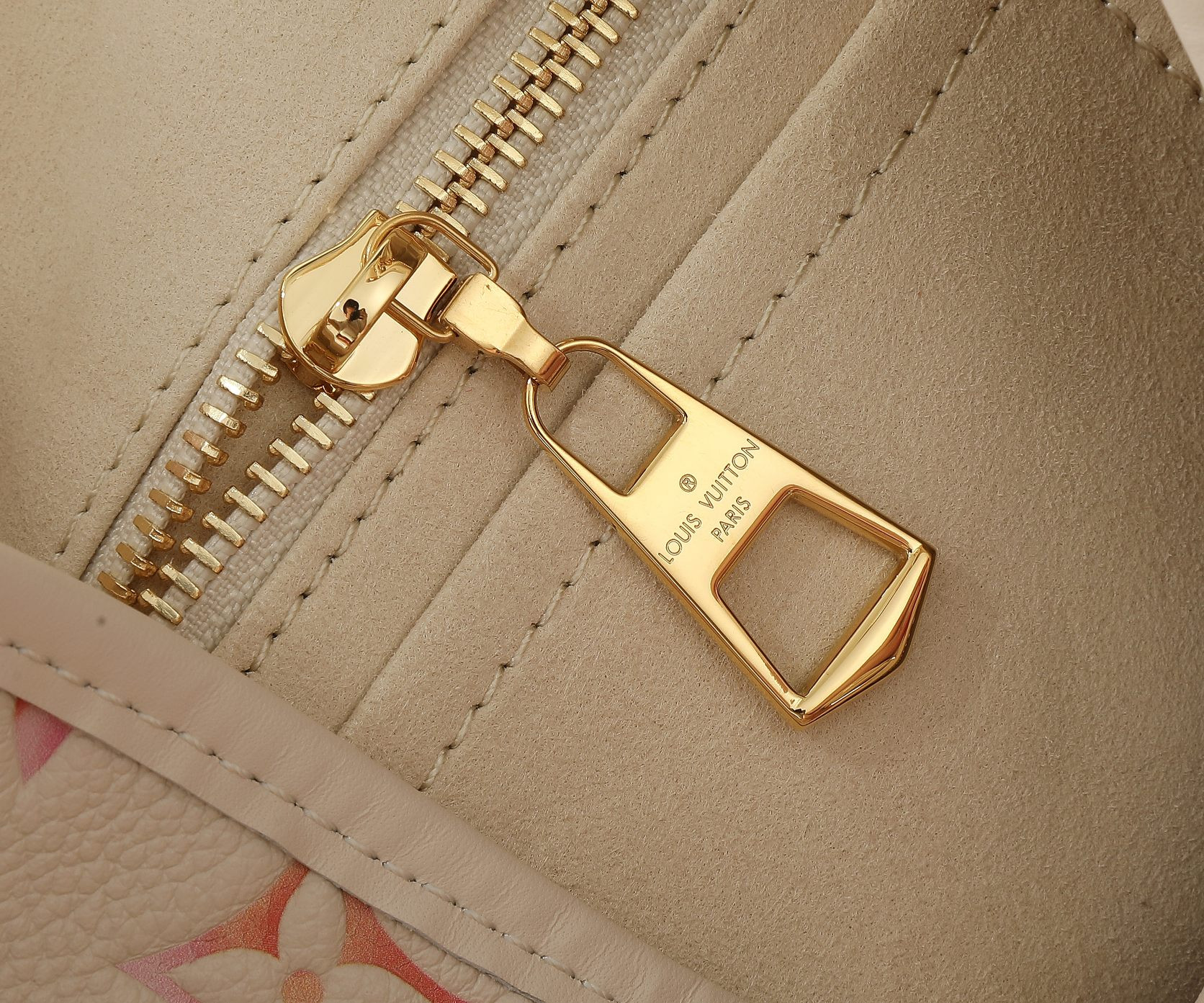 LV CarryAll PM M24652 11.6 x 9.4 x 4.7 in