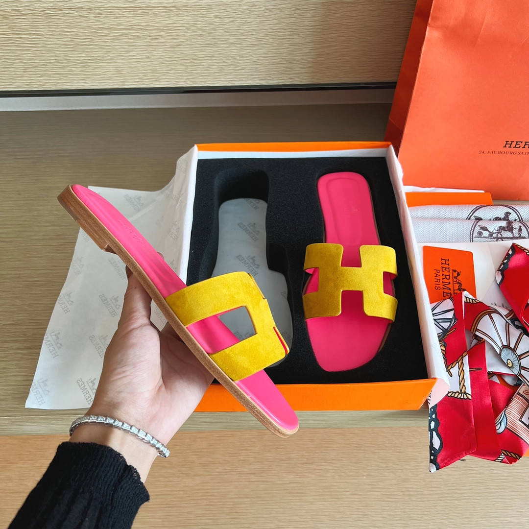 ua H**me5 oran sandal