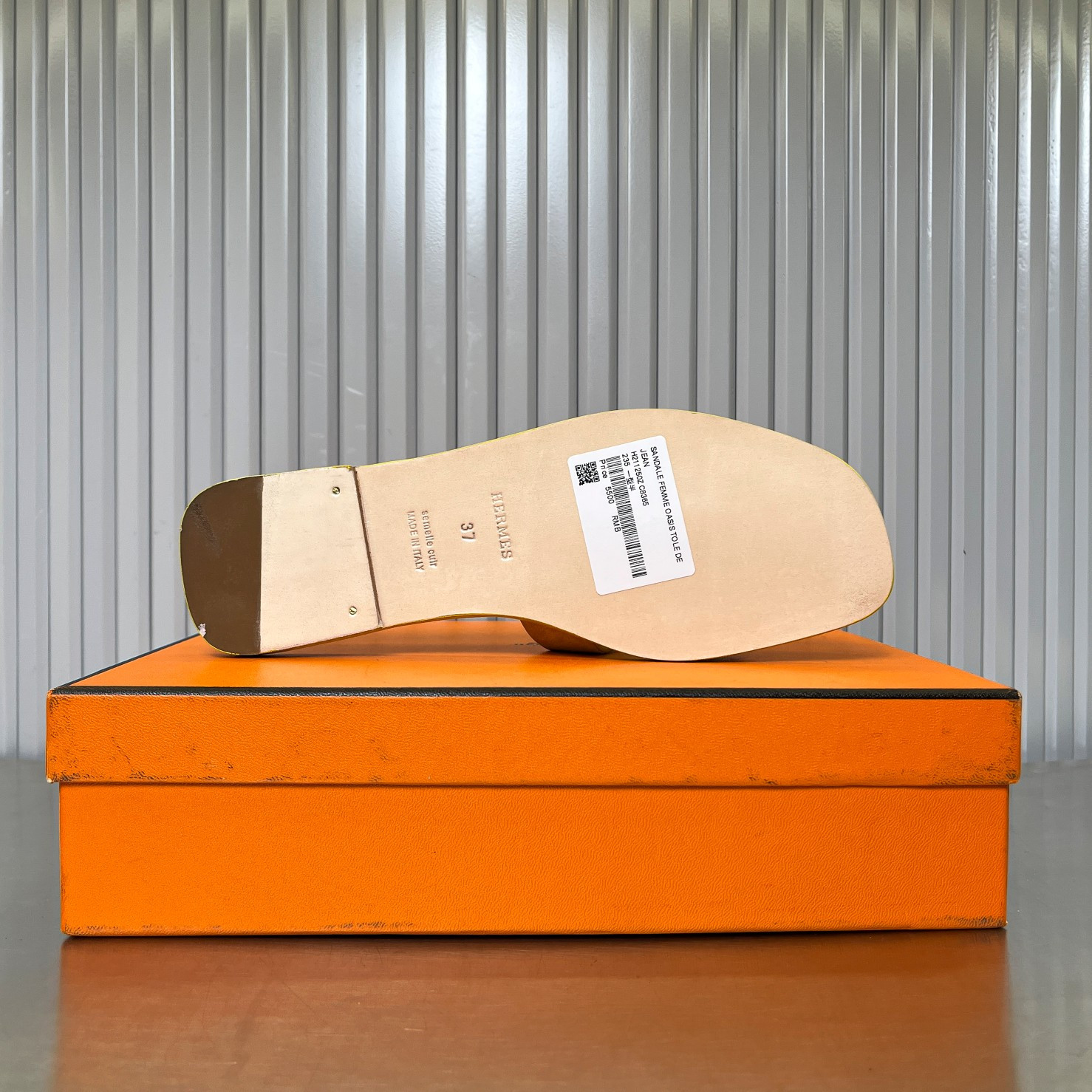 ua H**me5 oran sandal