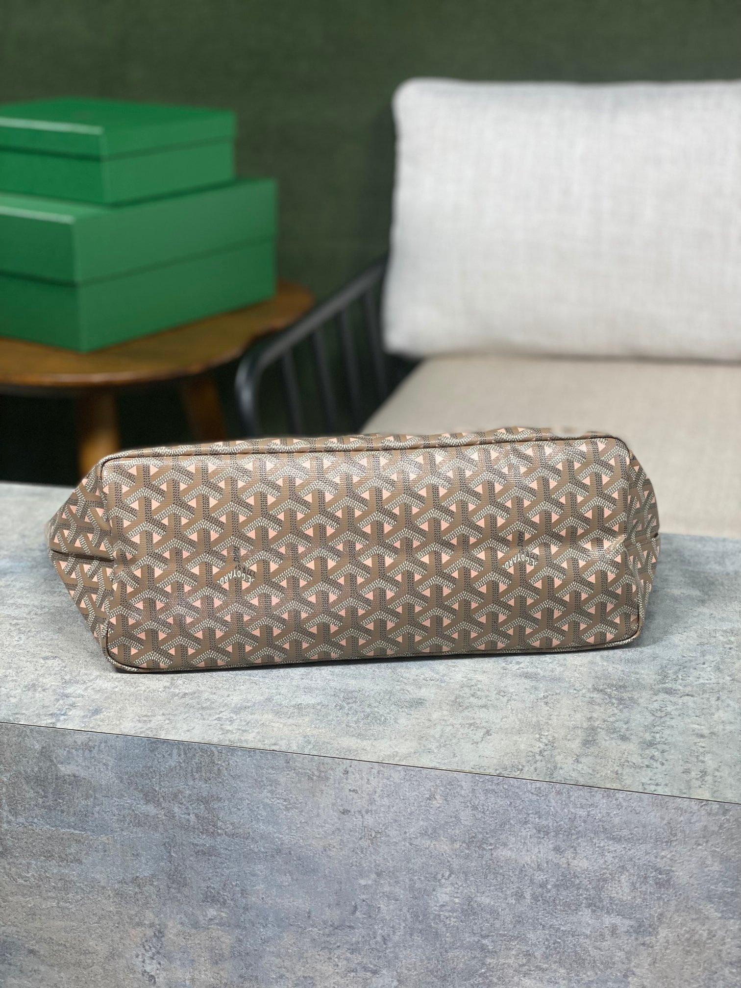 Go*ard small saint l0*is bag 28 cm x 15 cm x 34 cm