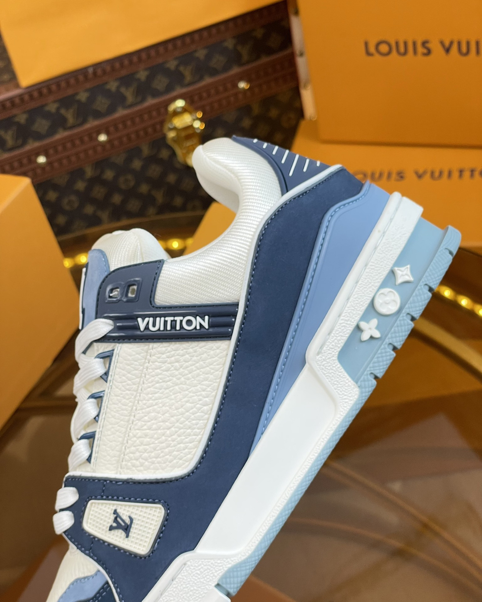 UA LV Trainer Sneaker