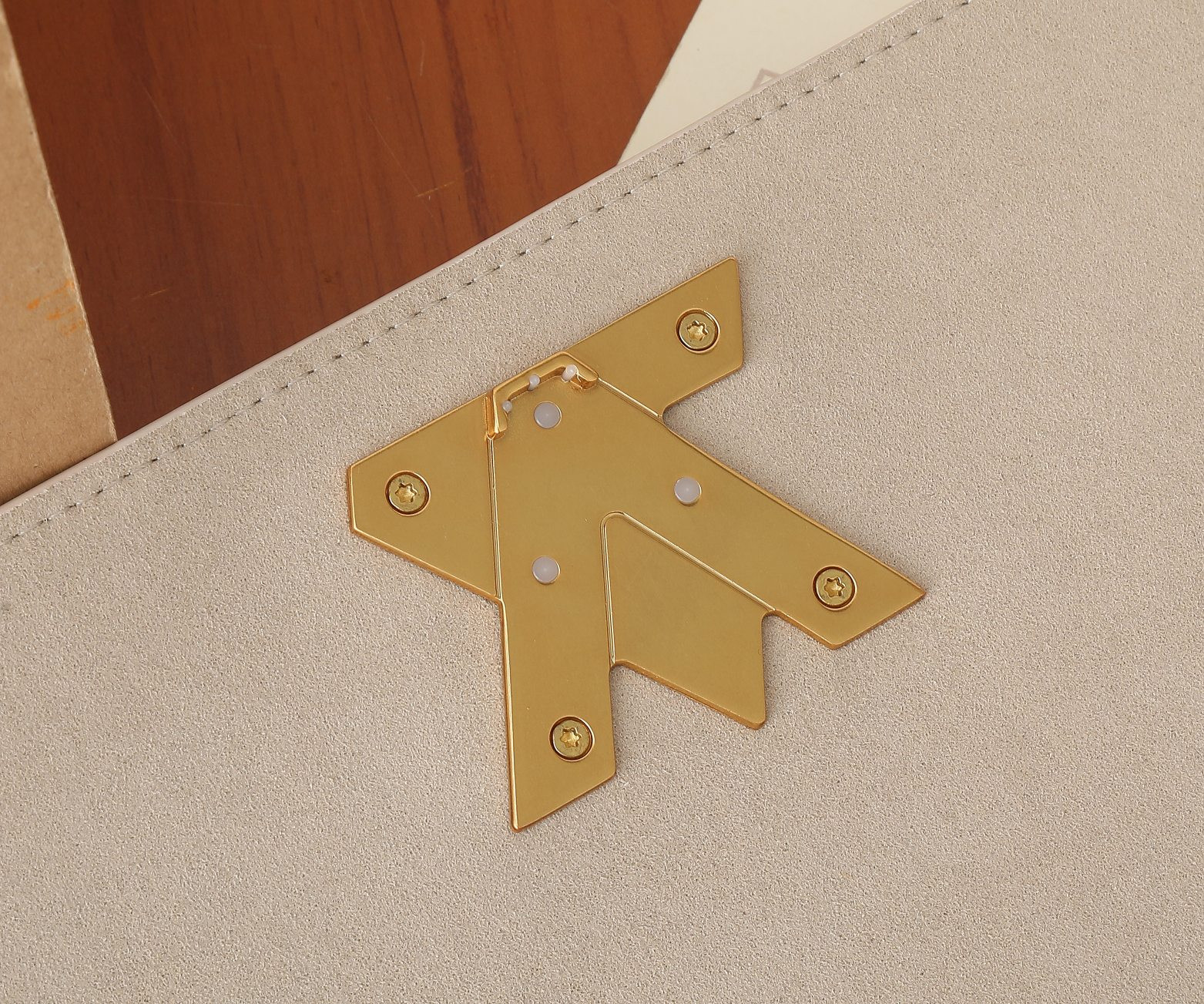 LV Soft Twist M25359 10.6 x 7.5 x 3.5 inches