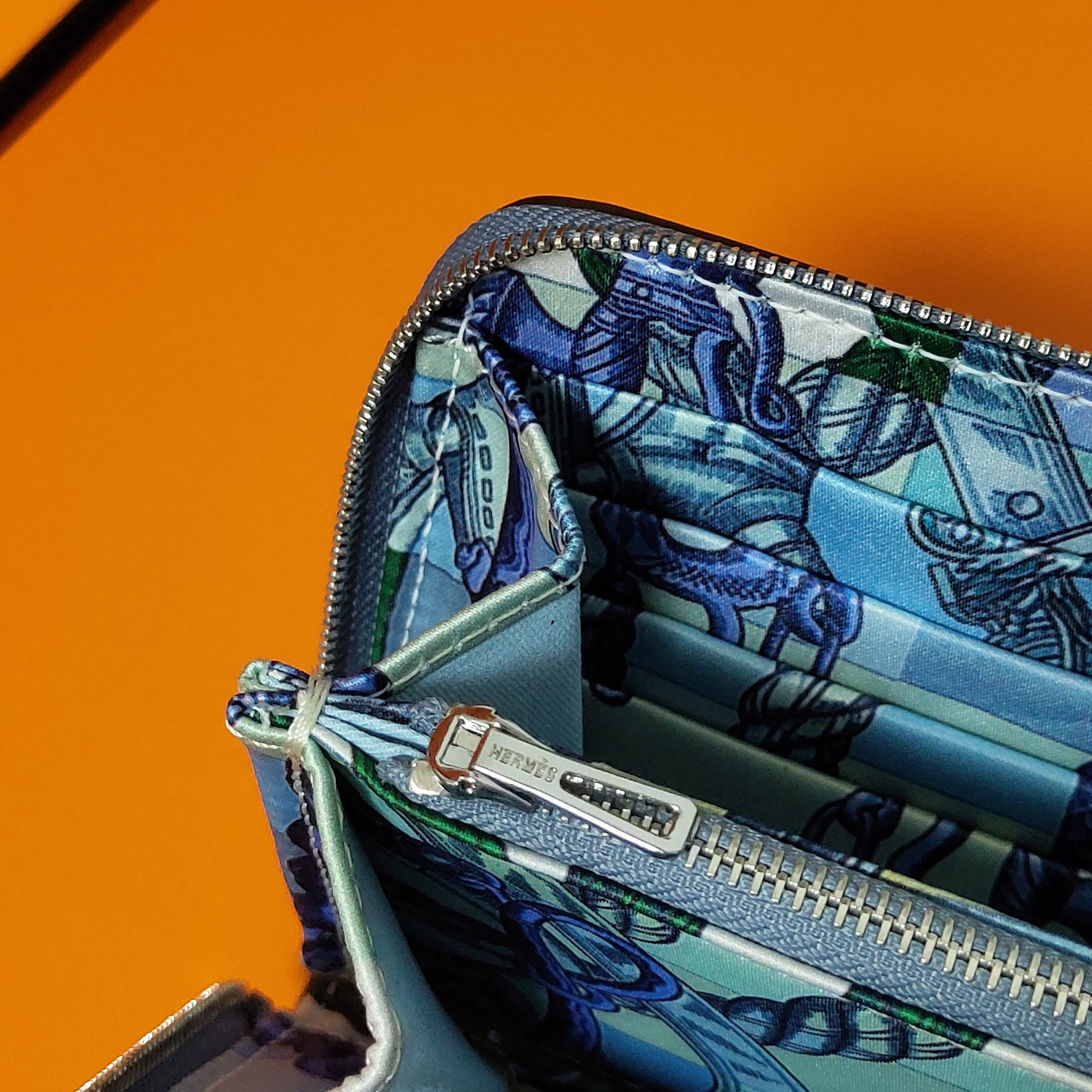 H**me5 long wallet 20x11cm