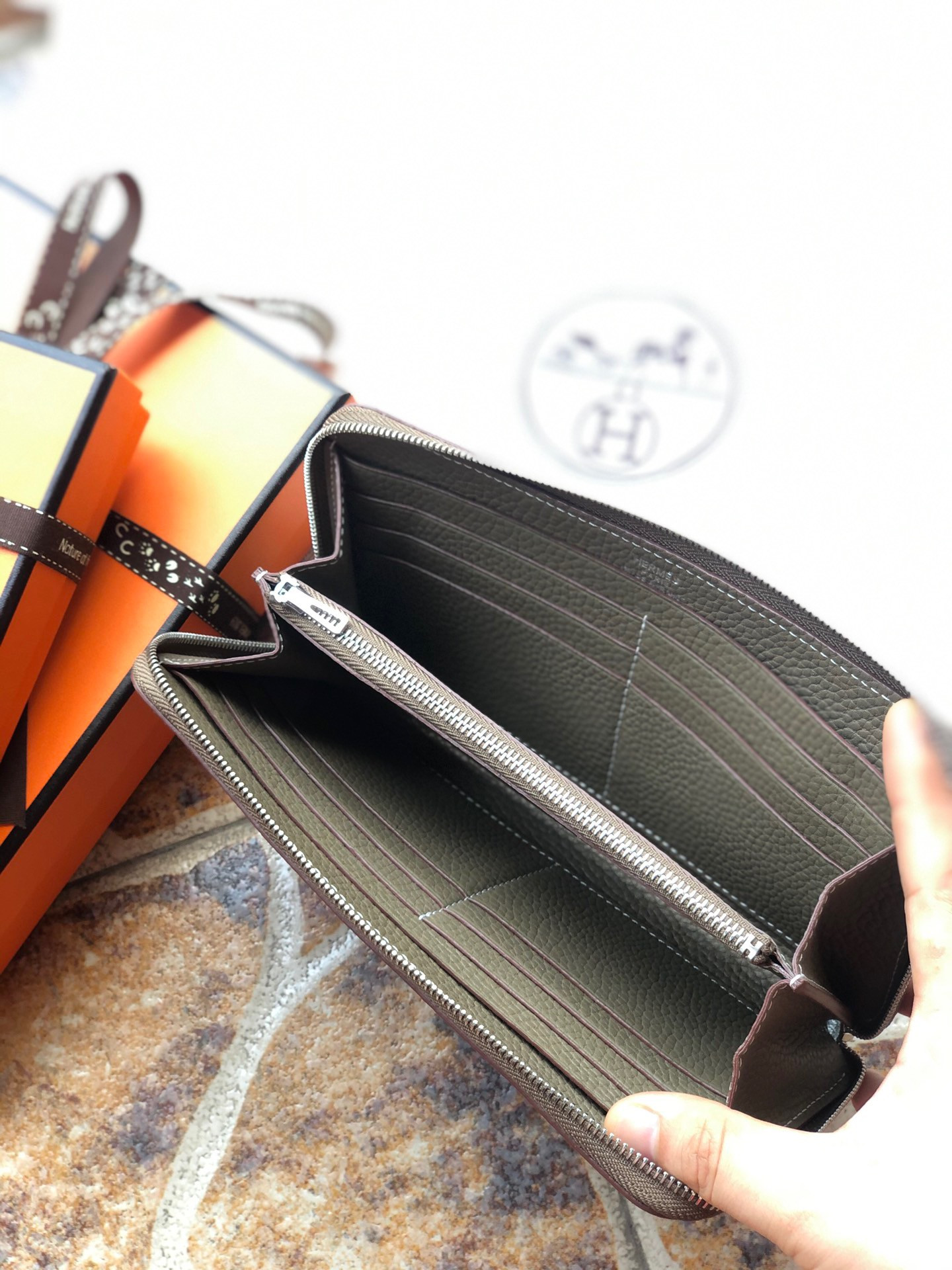 H**me5 long wallet 20x11cm