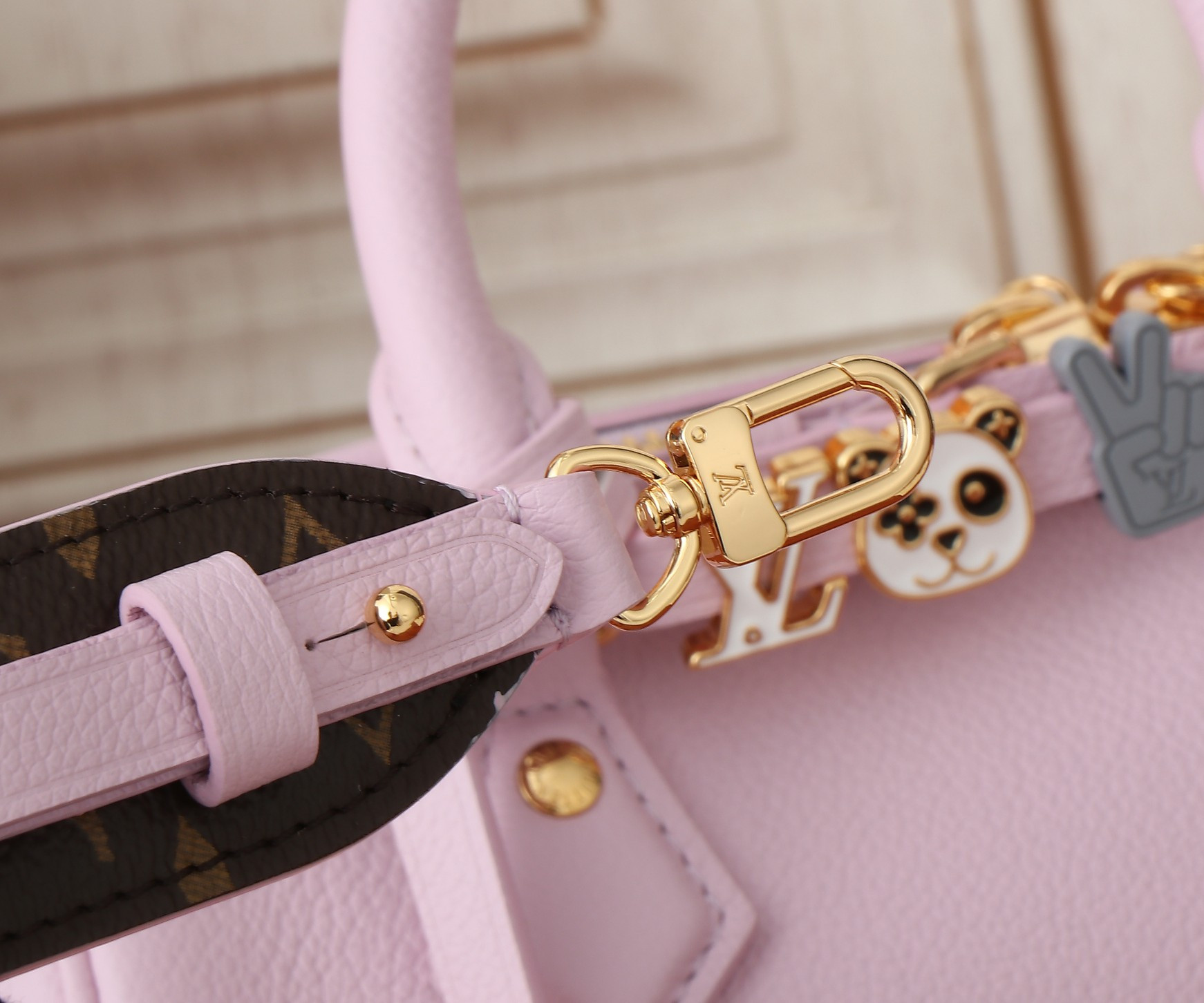 LV Speedy 18 M24598 18x12.5x11CM