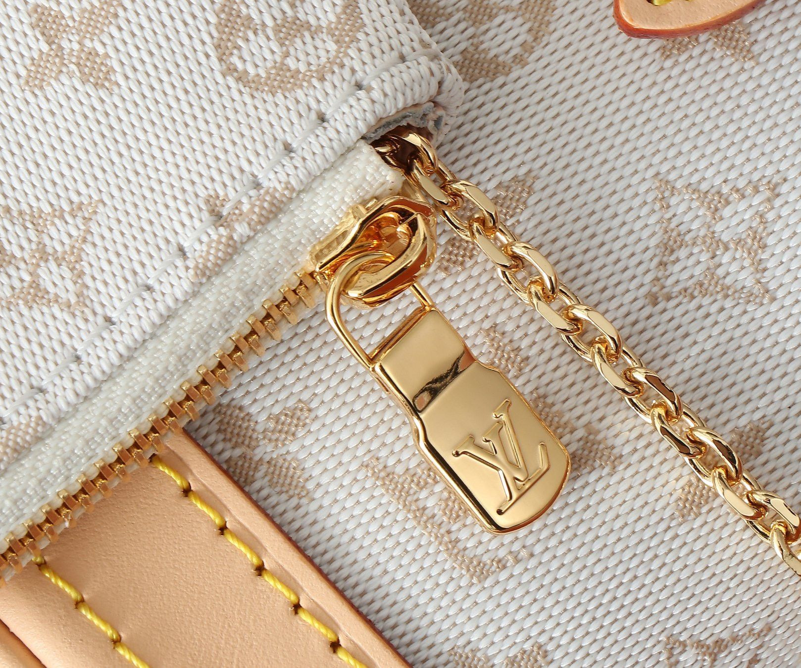 LV Match Nano Bucket  M12317 13x17x9CM