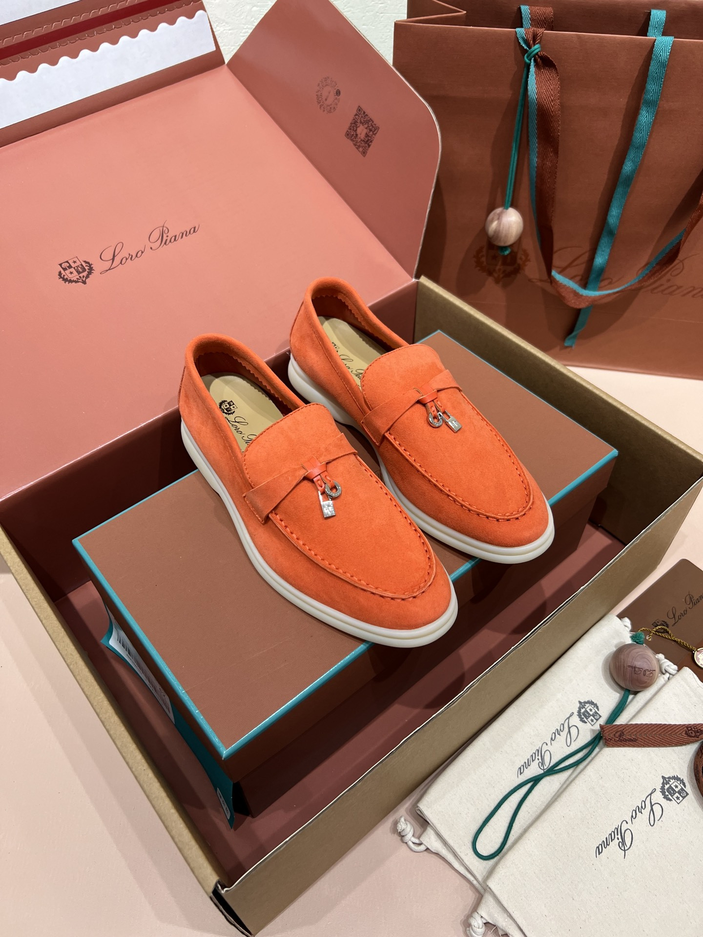 ua L**o p*ana summer charms walk loafers