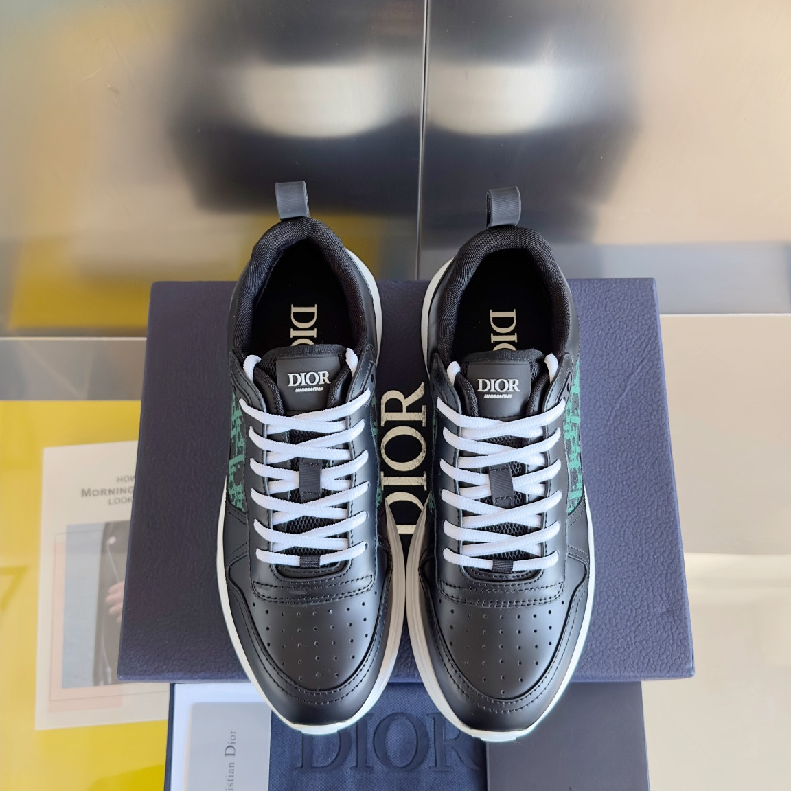 ua D*or b25 runner sneaker