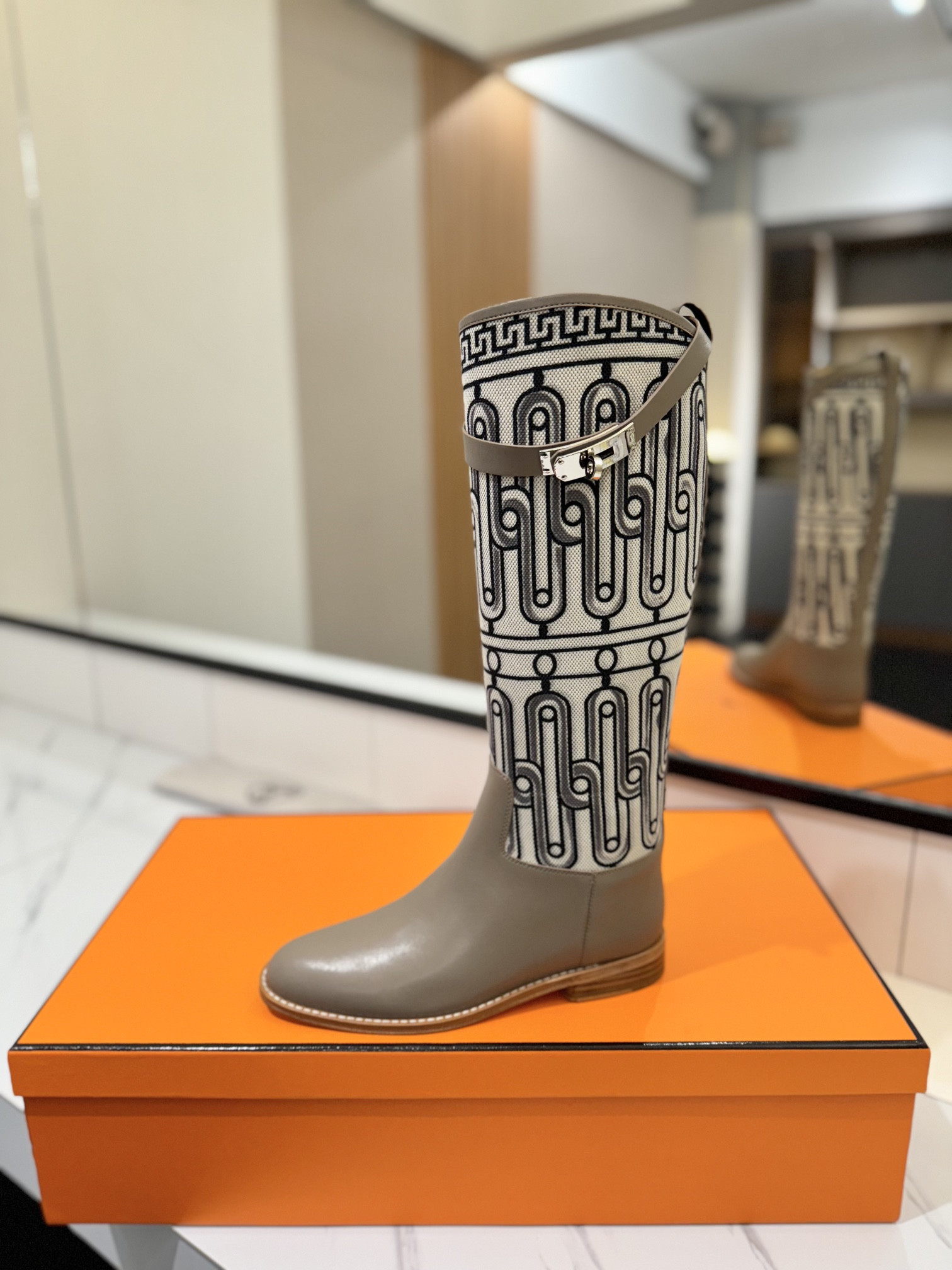 ua H**me5 jumping boots